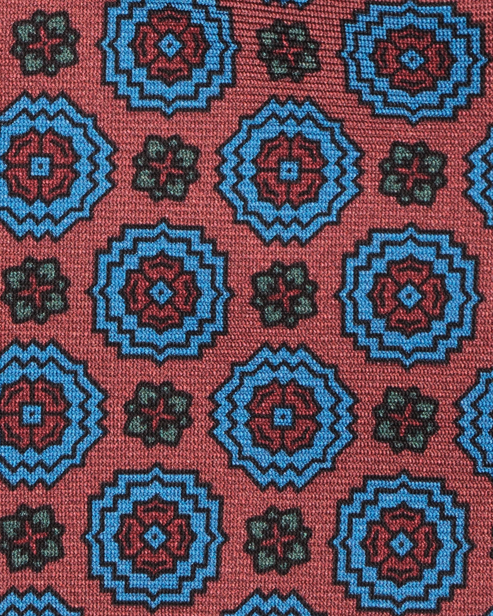 Tie in pink