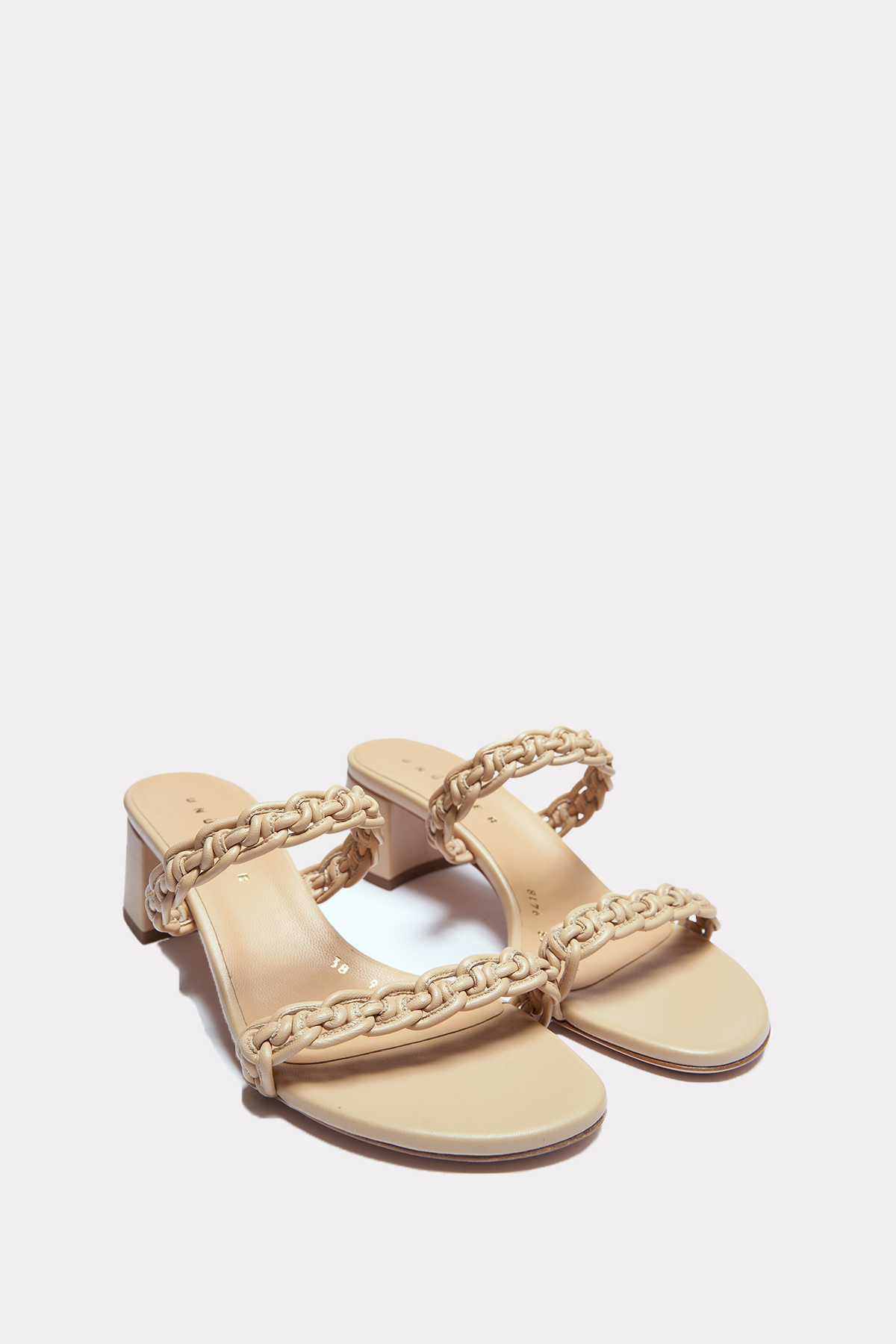 Sandal in beige