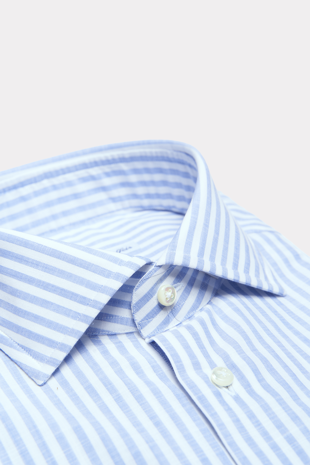 Hemd in blau-weiß gestreift