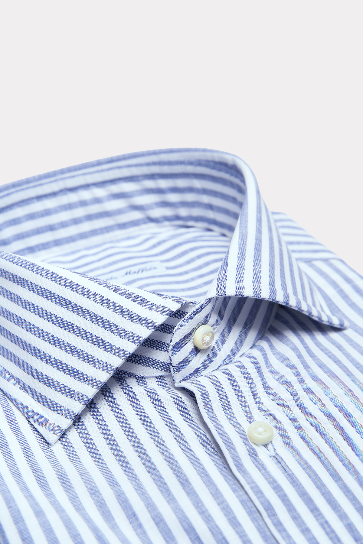 Hemd in blau-weiß gestreift