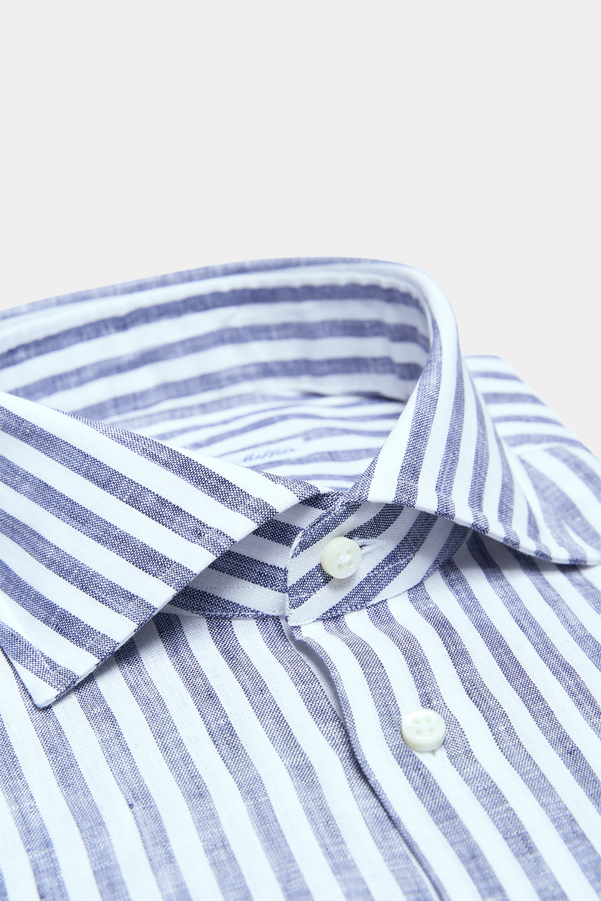 Hemd in blau-weiß gestreift