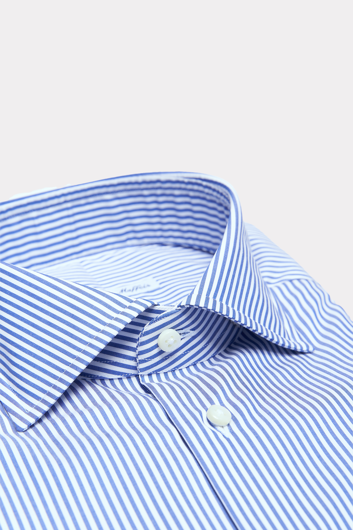 Twill shirt in light blue with shark collar