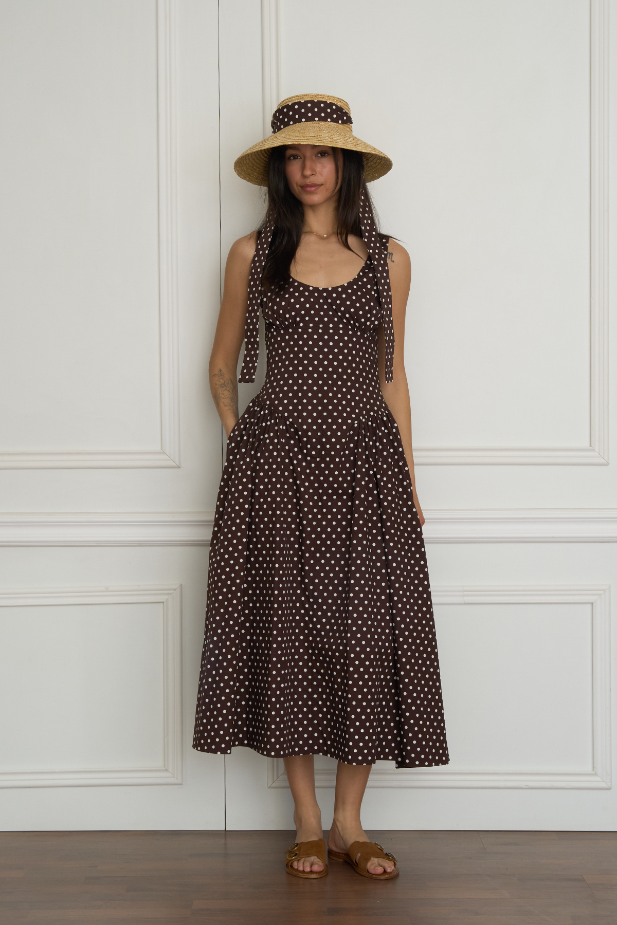 Sonnenhut mit Polka-Dots Akzent