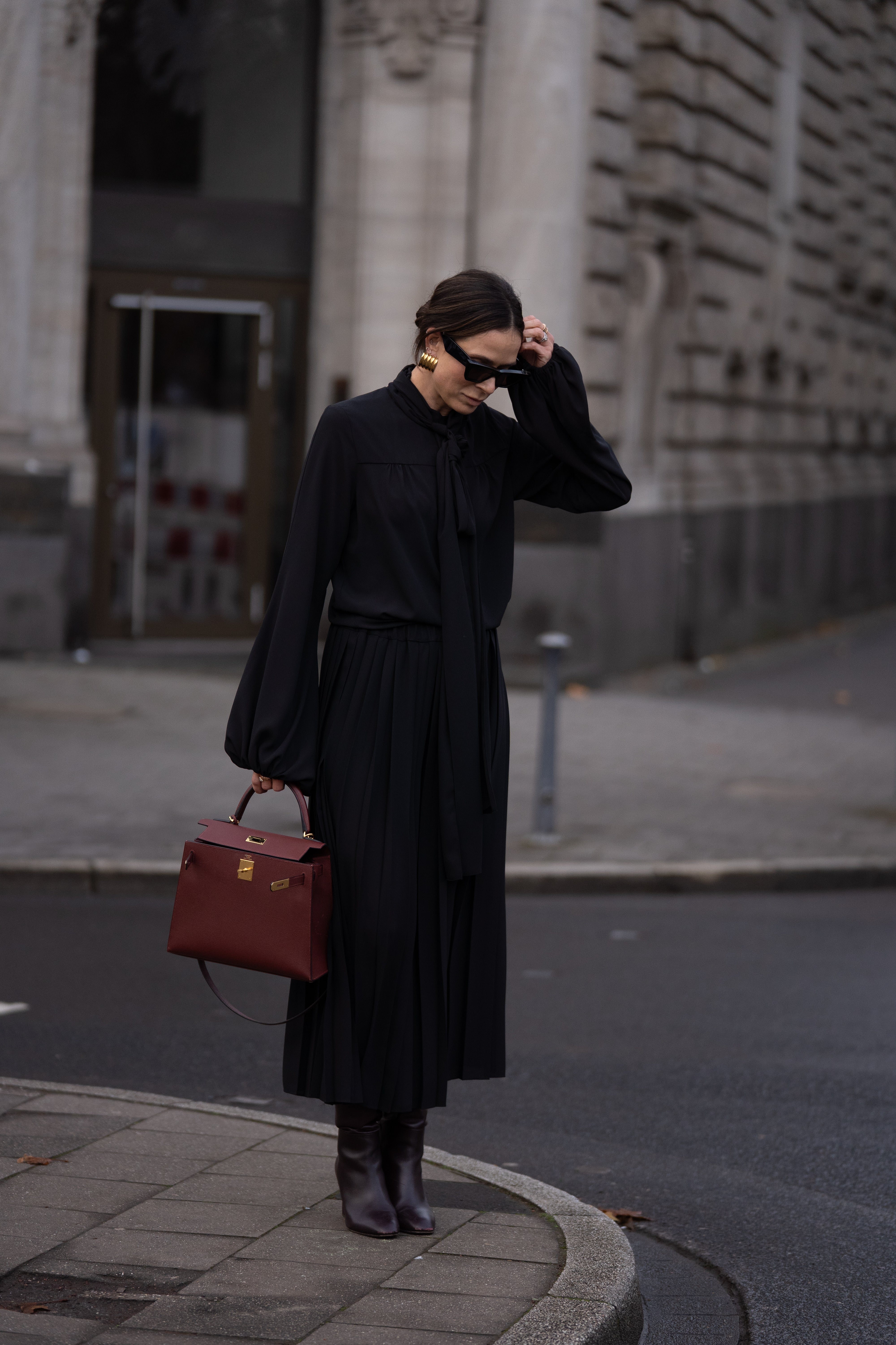 Schluppenbluse in schwarz