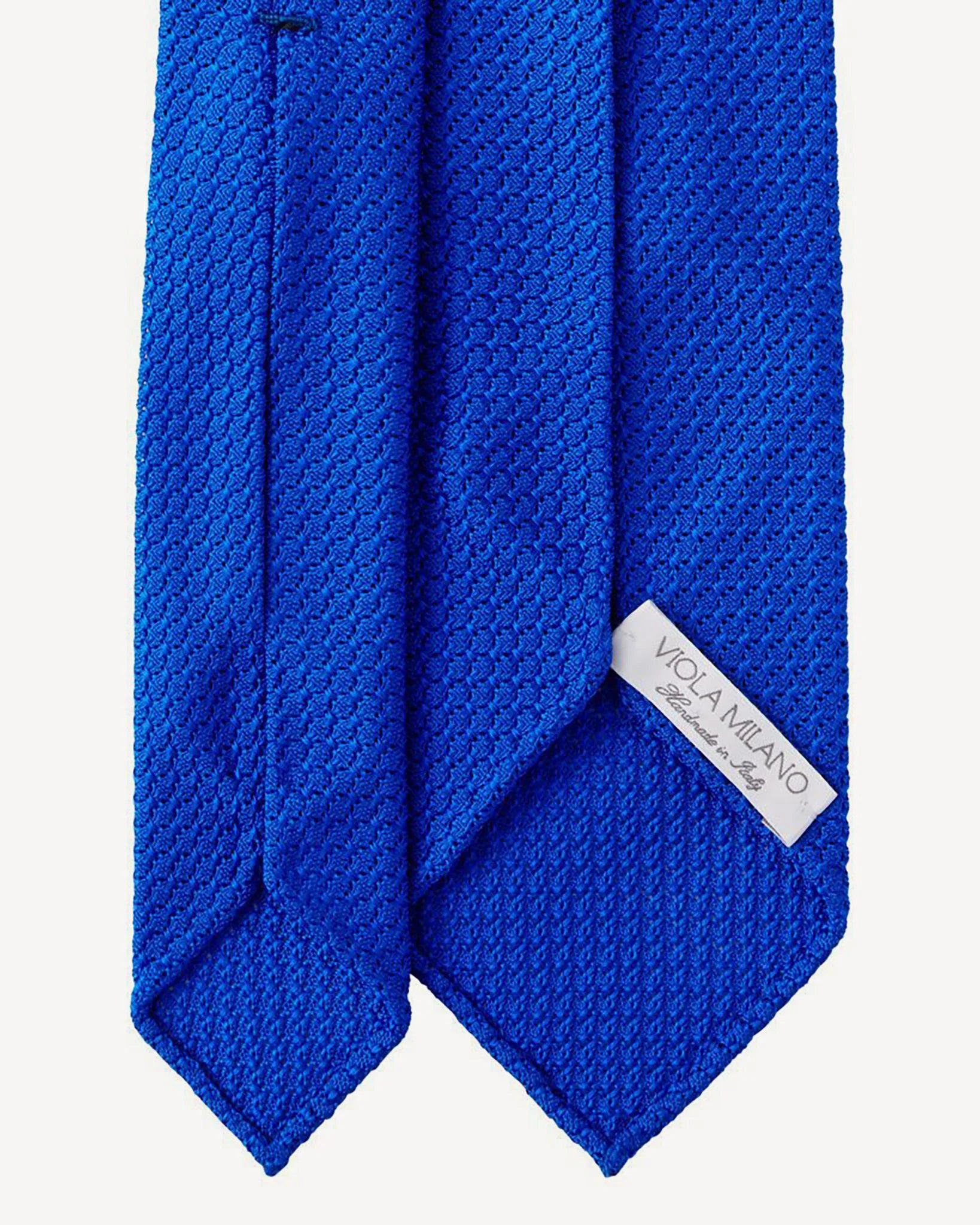 Tie in navy and white striped