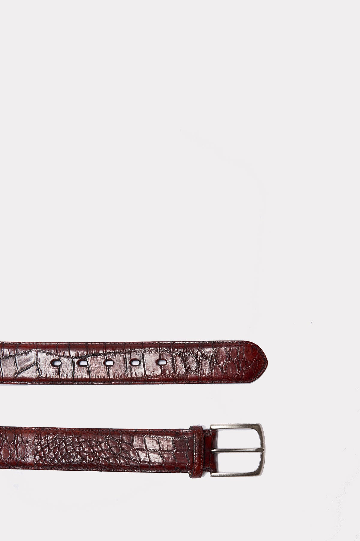 Leather belt in burgundy