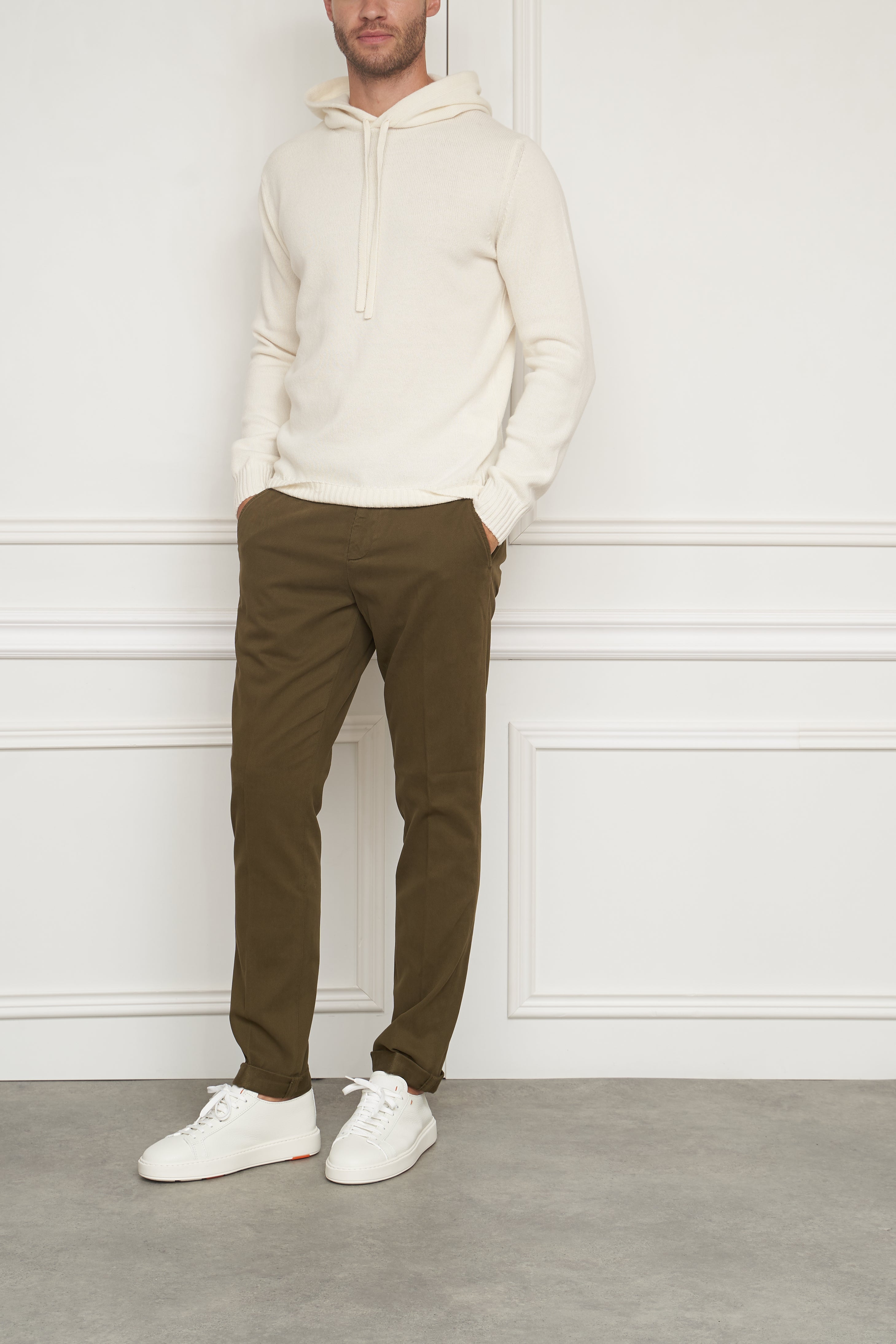 Chinos in olive