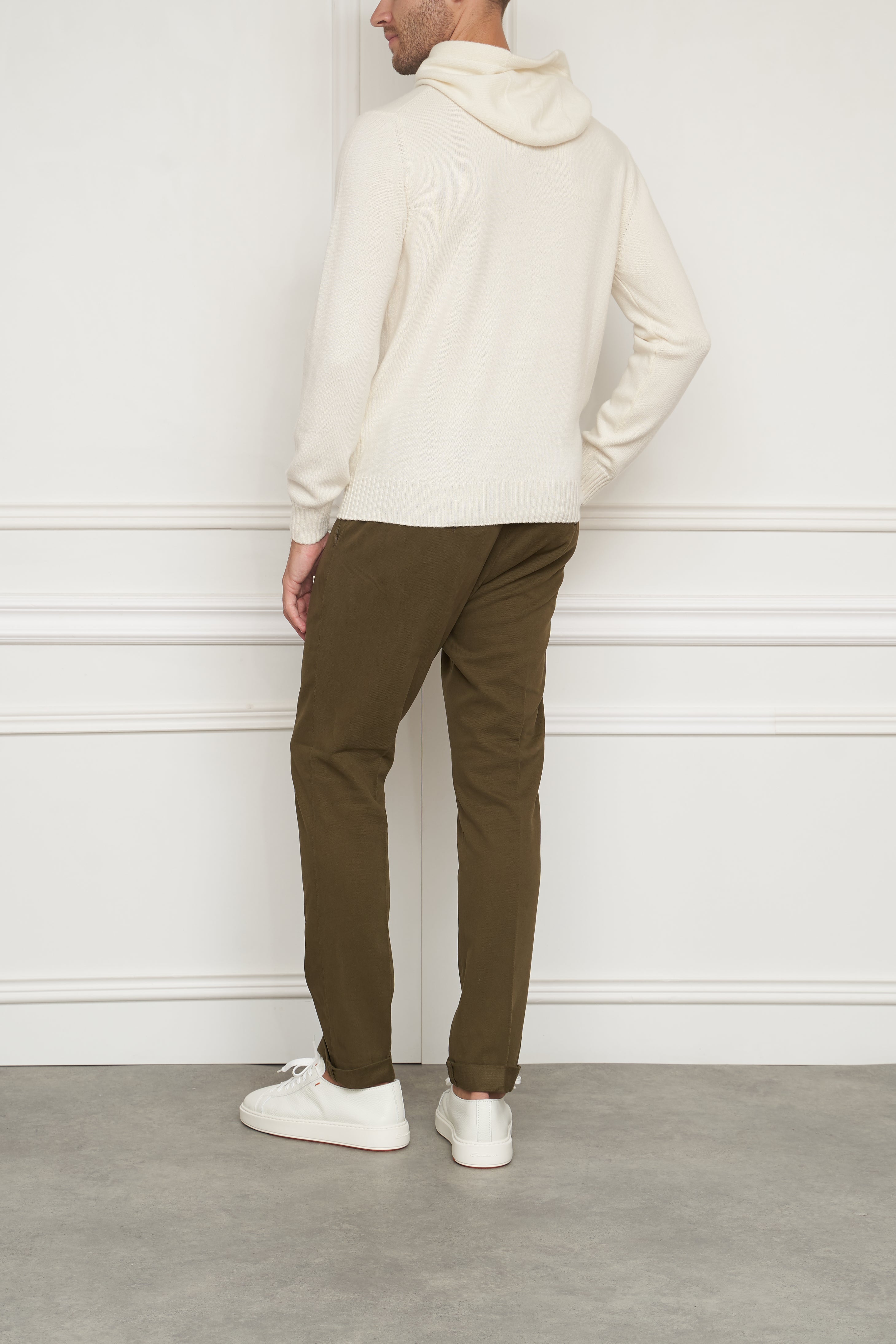Chinos in olive