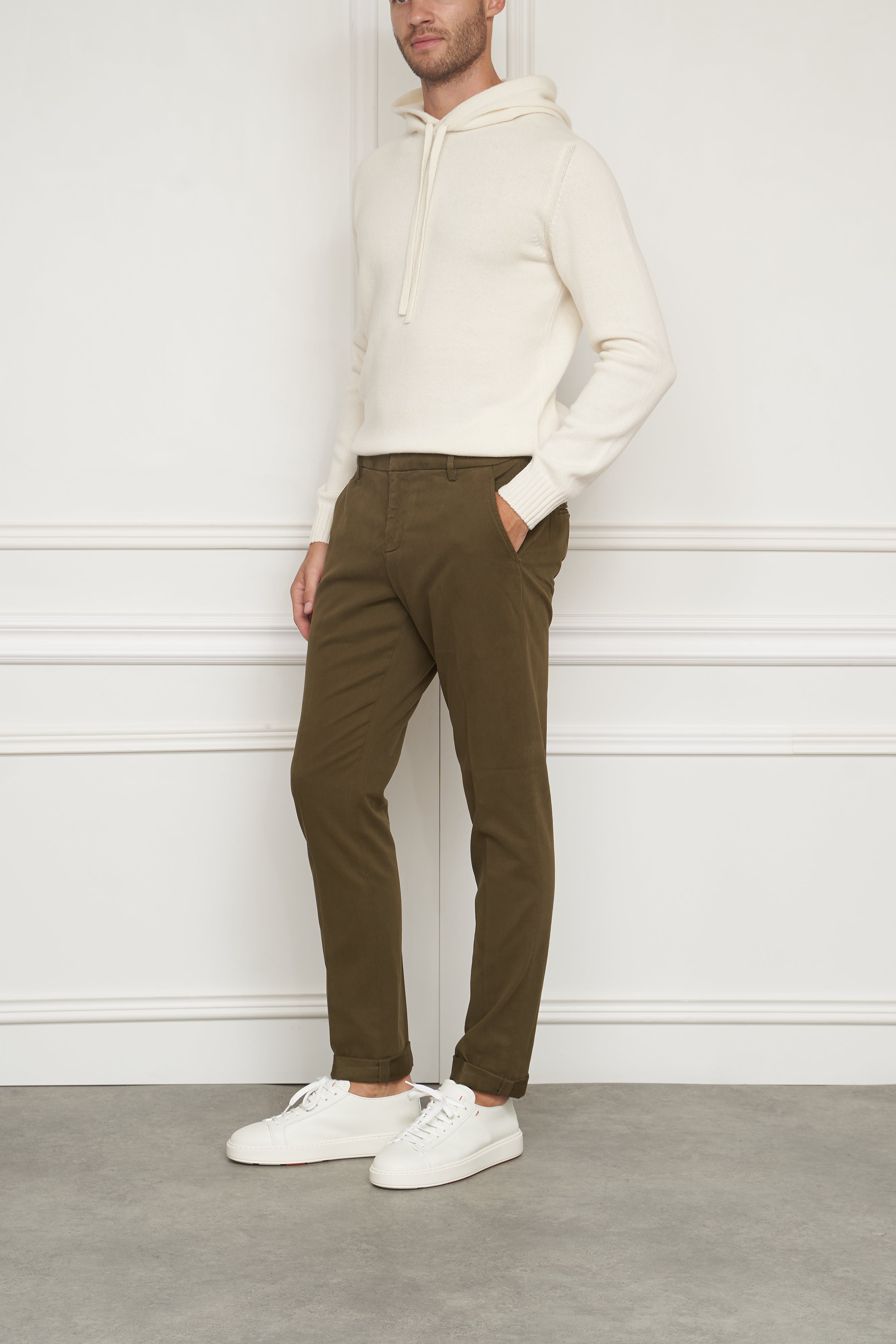 Chinos in olive