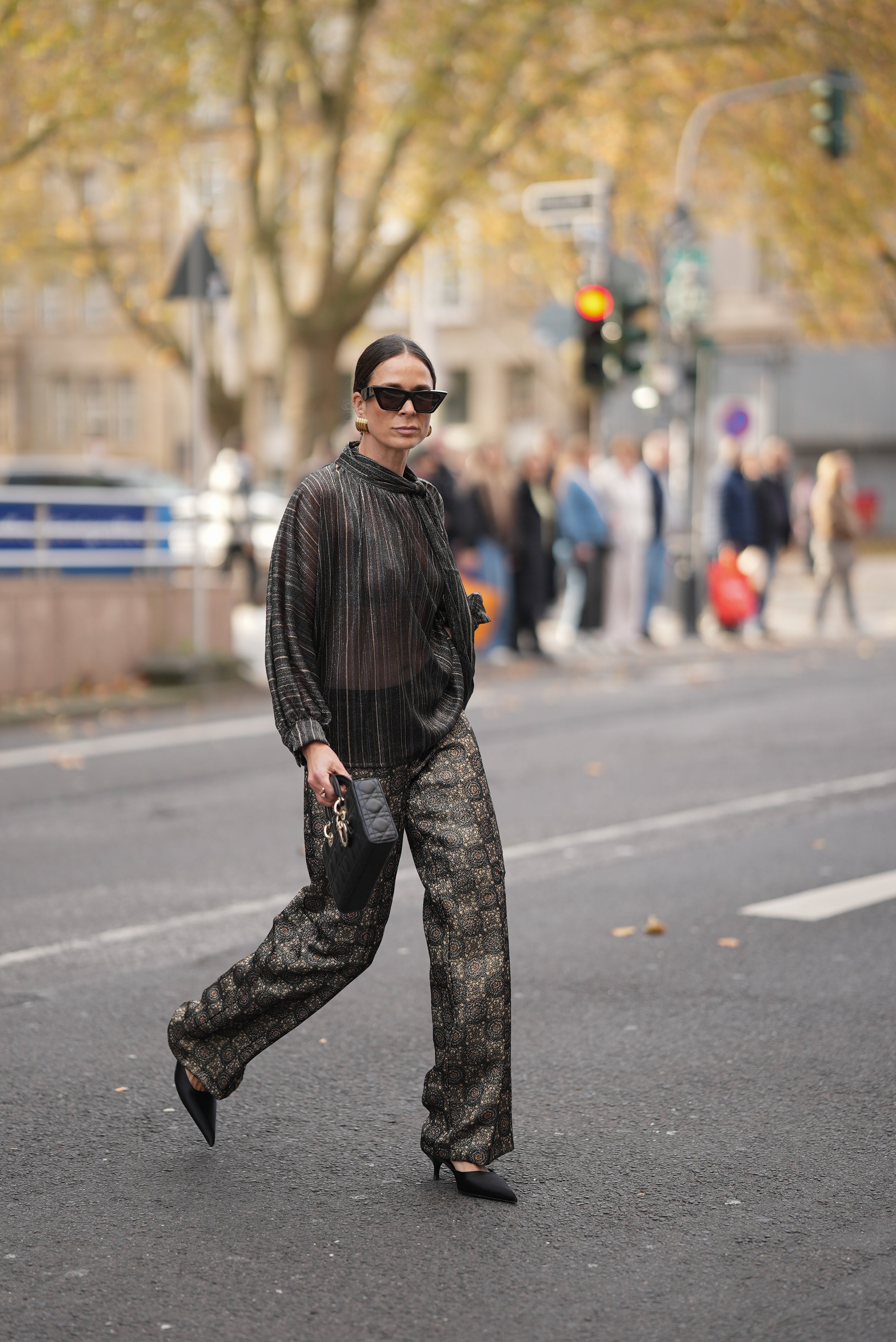 Gemusterte Glitzerhose in multi