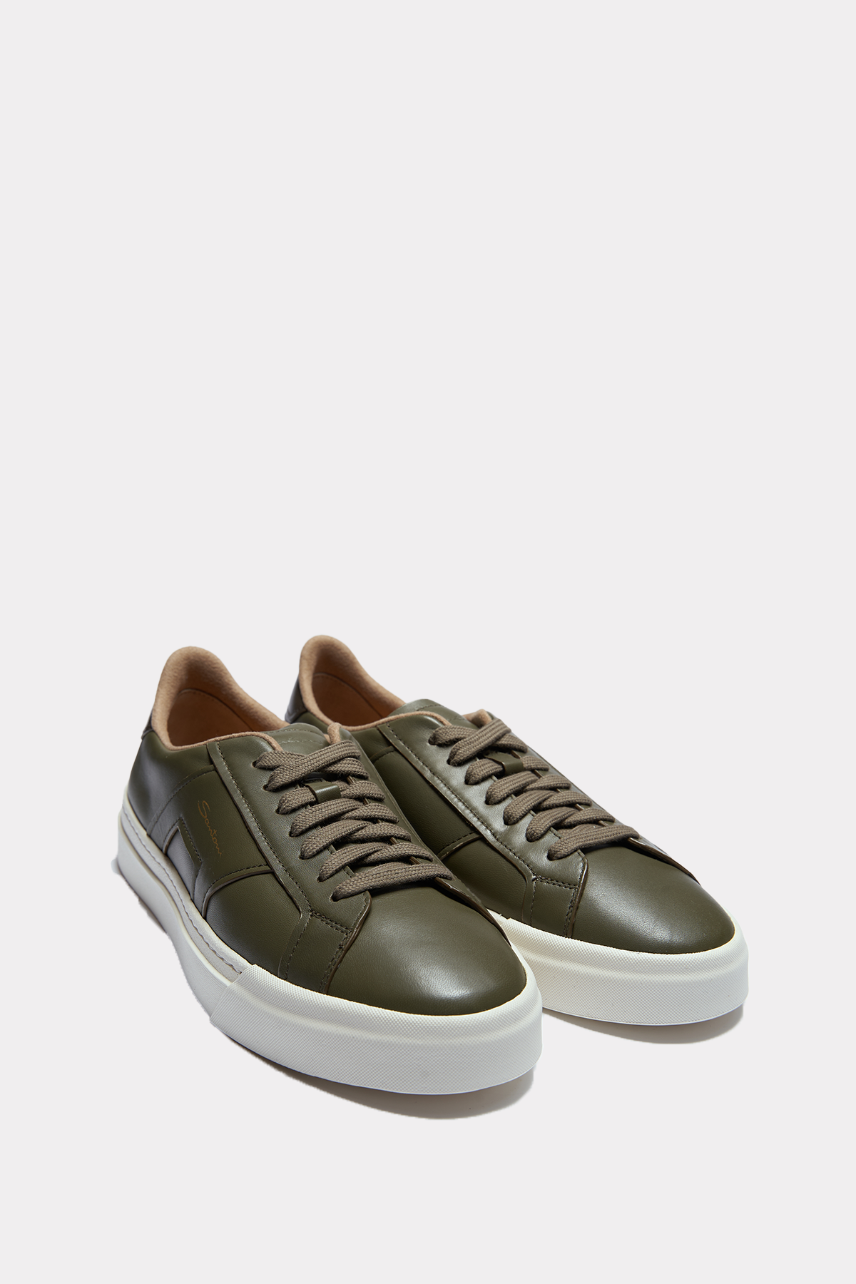 Sneakers in olive