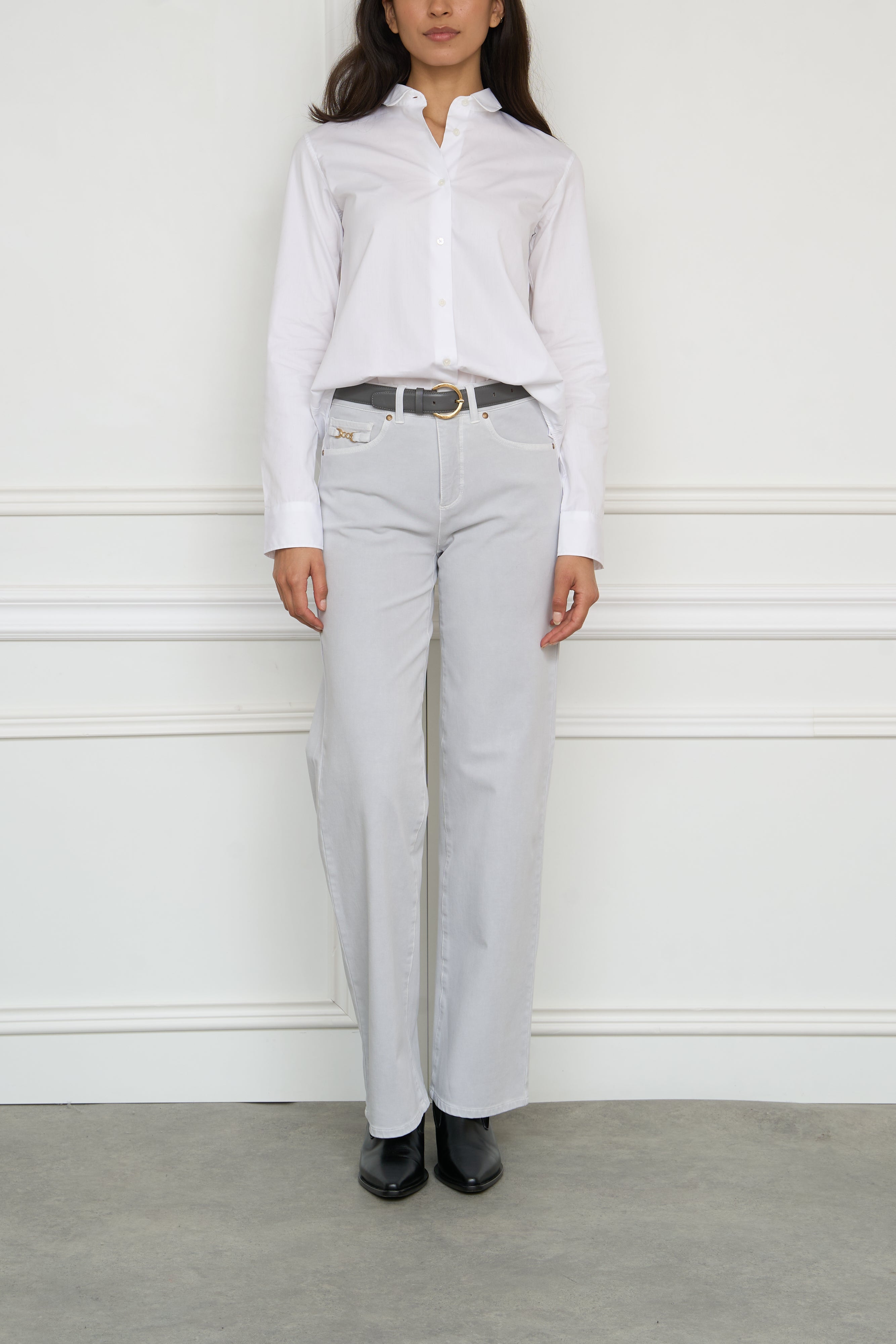 Straight jeans in light grey