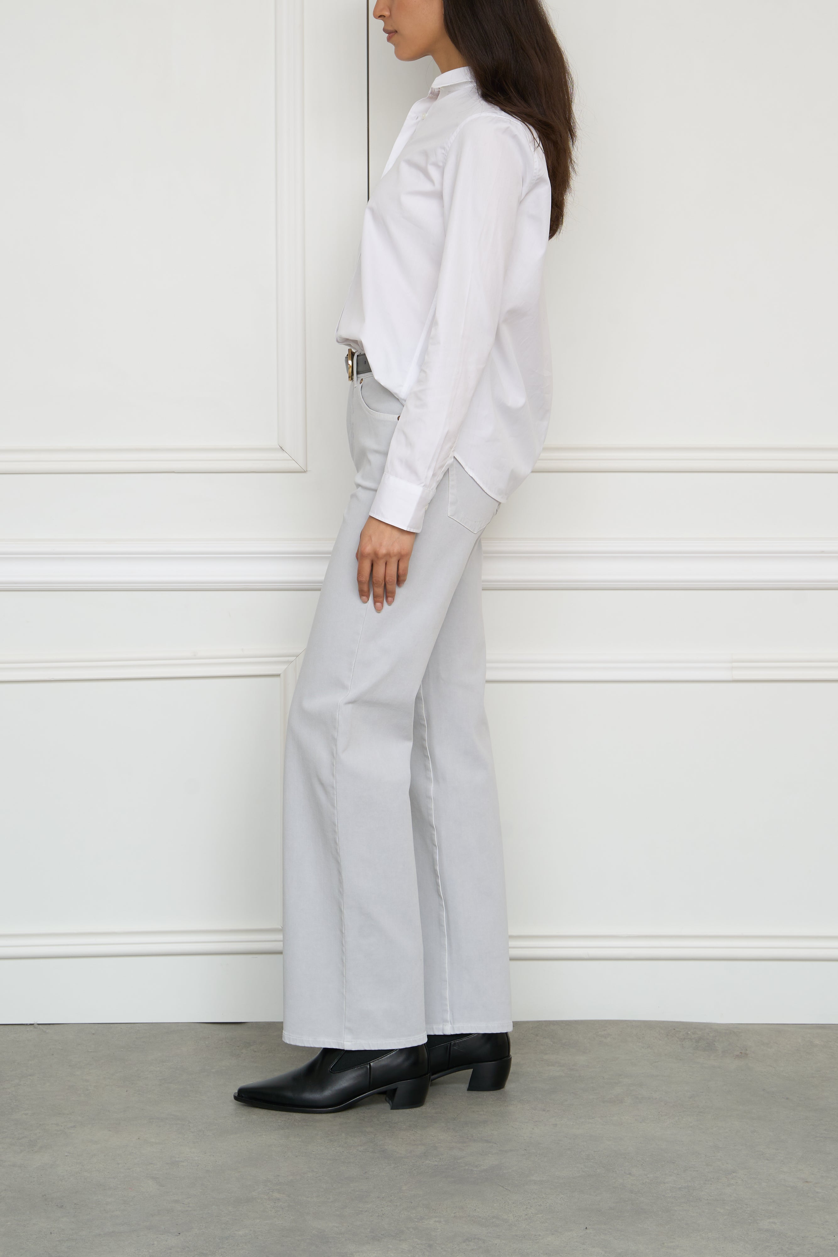 Straight jeans in light grey