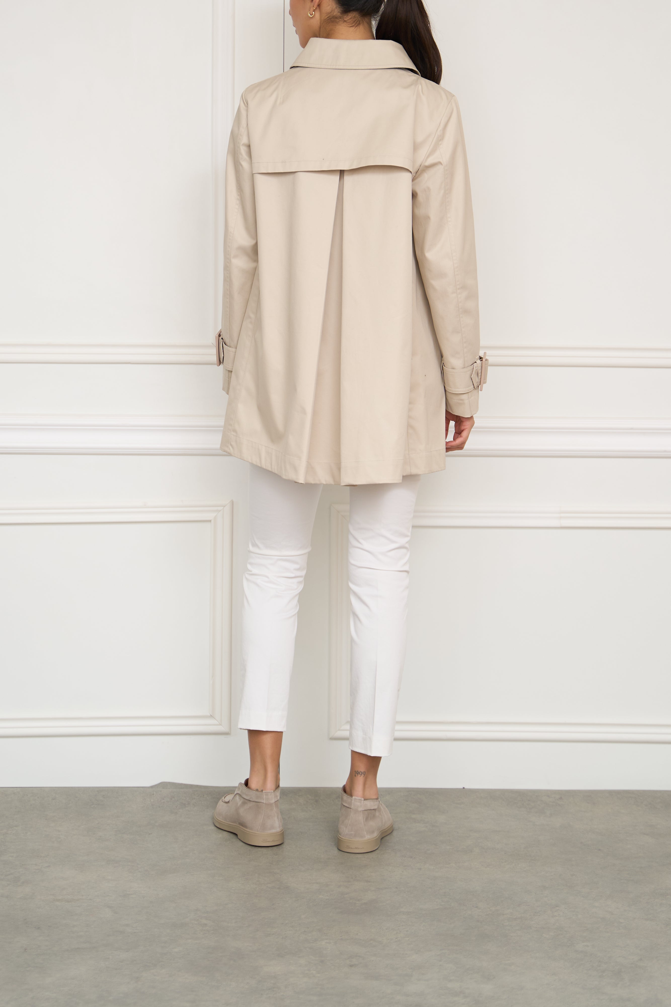 Trench coat in beige