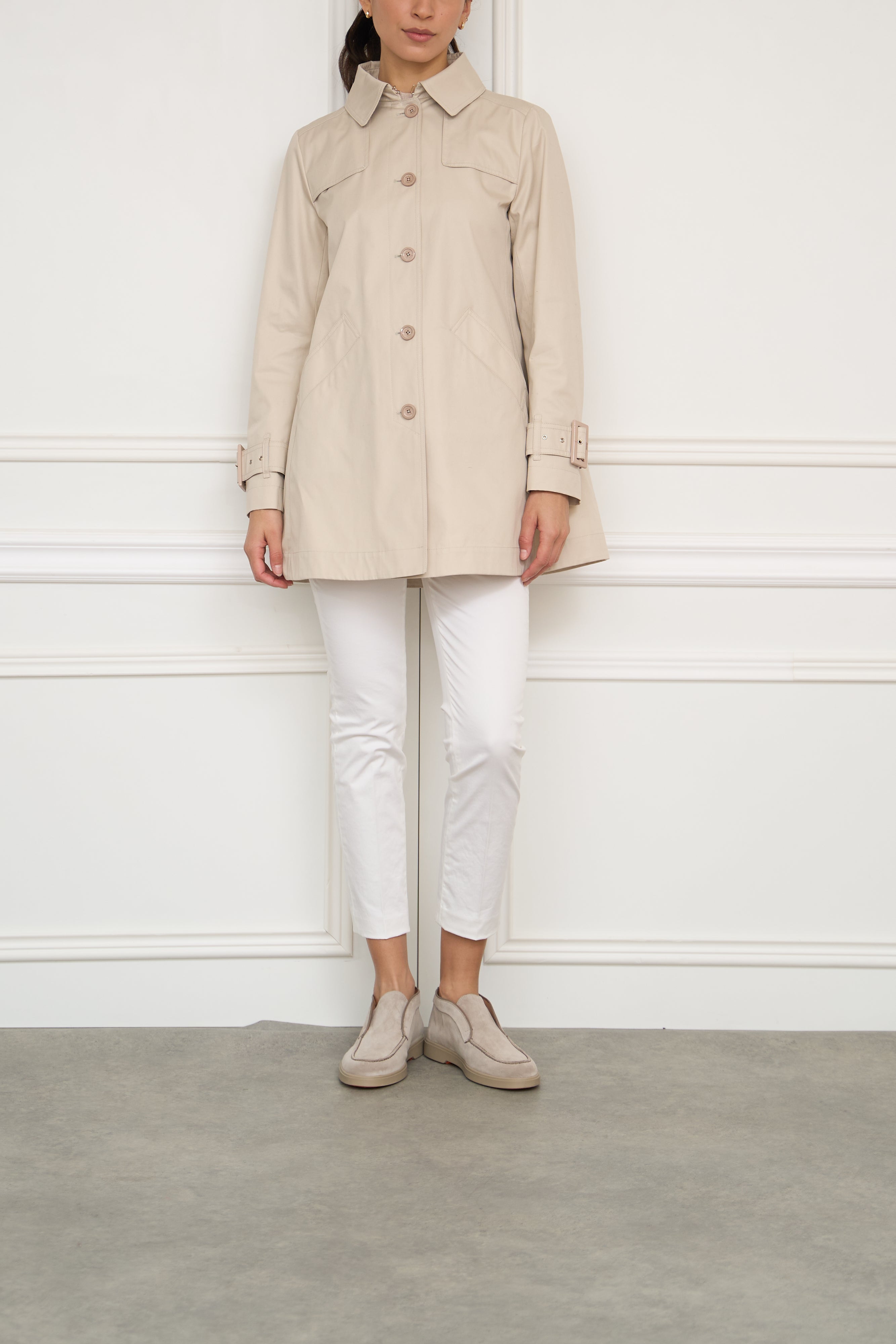 Trench coat in beige