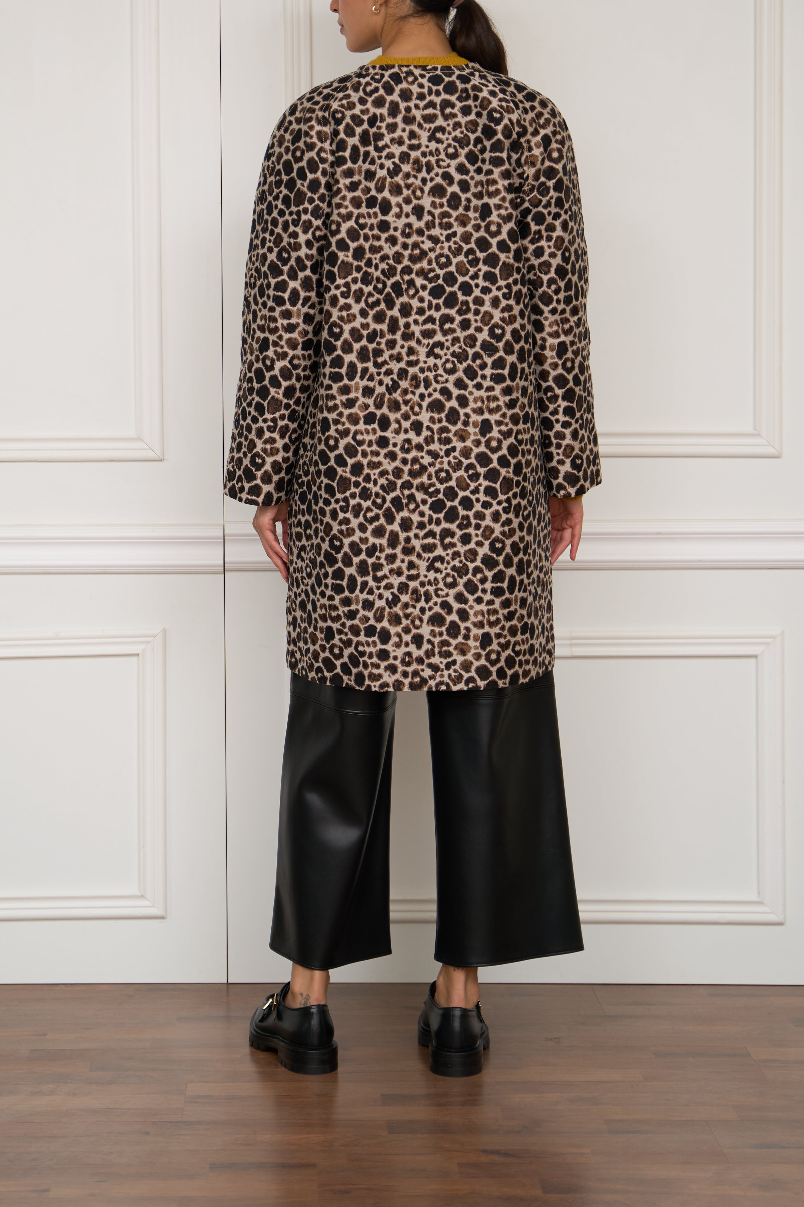 Mantel mit Leopardenmuster