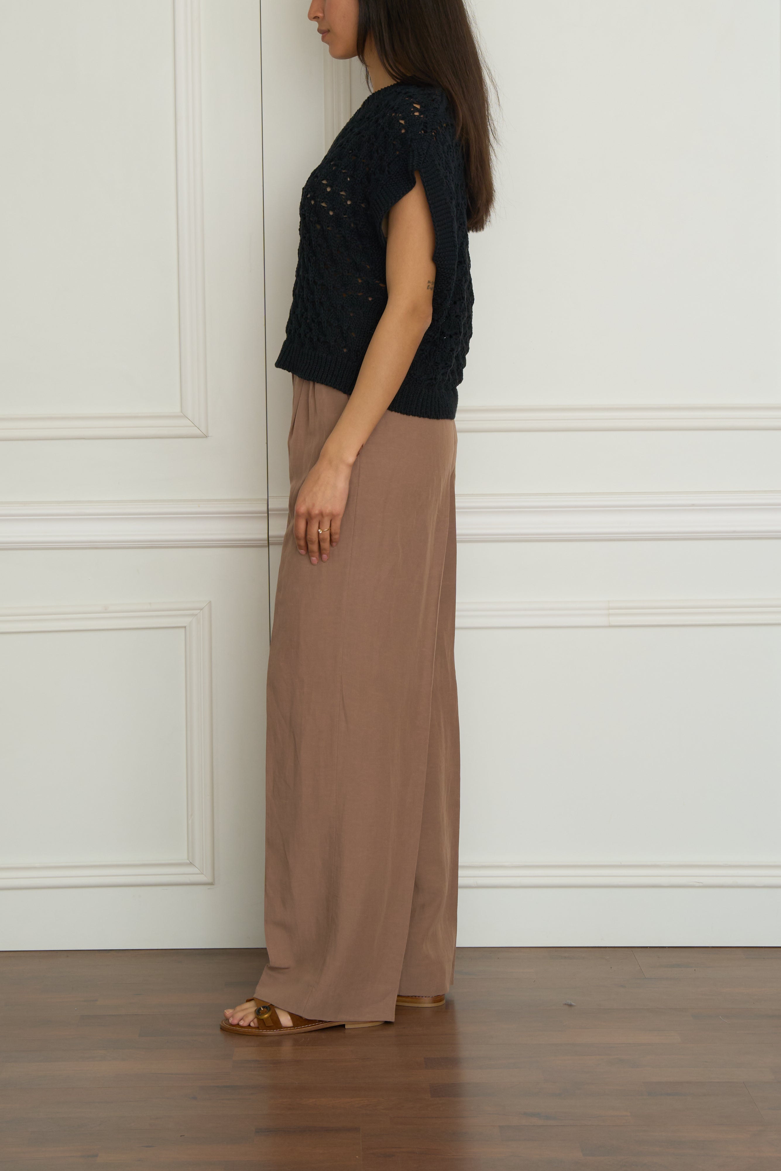 Gehäkelter Kurzarmpullover in schwarz