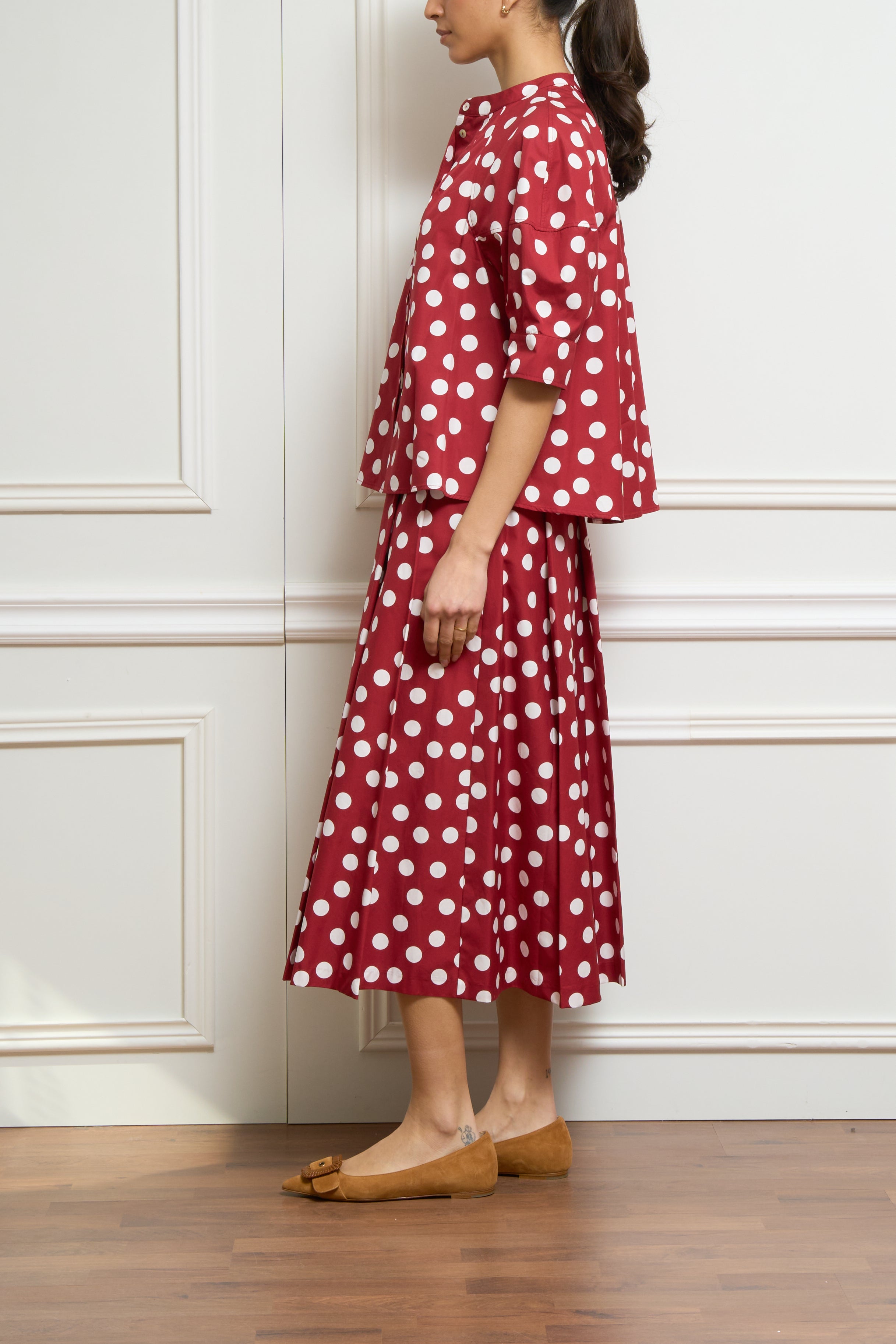 Zweiteiler mit Polka-Dots in rot