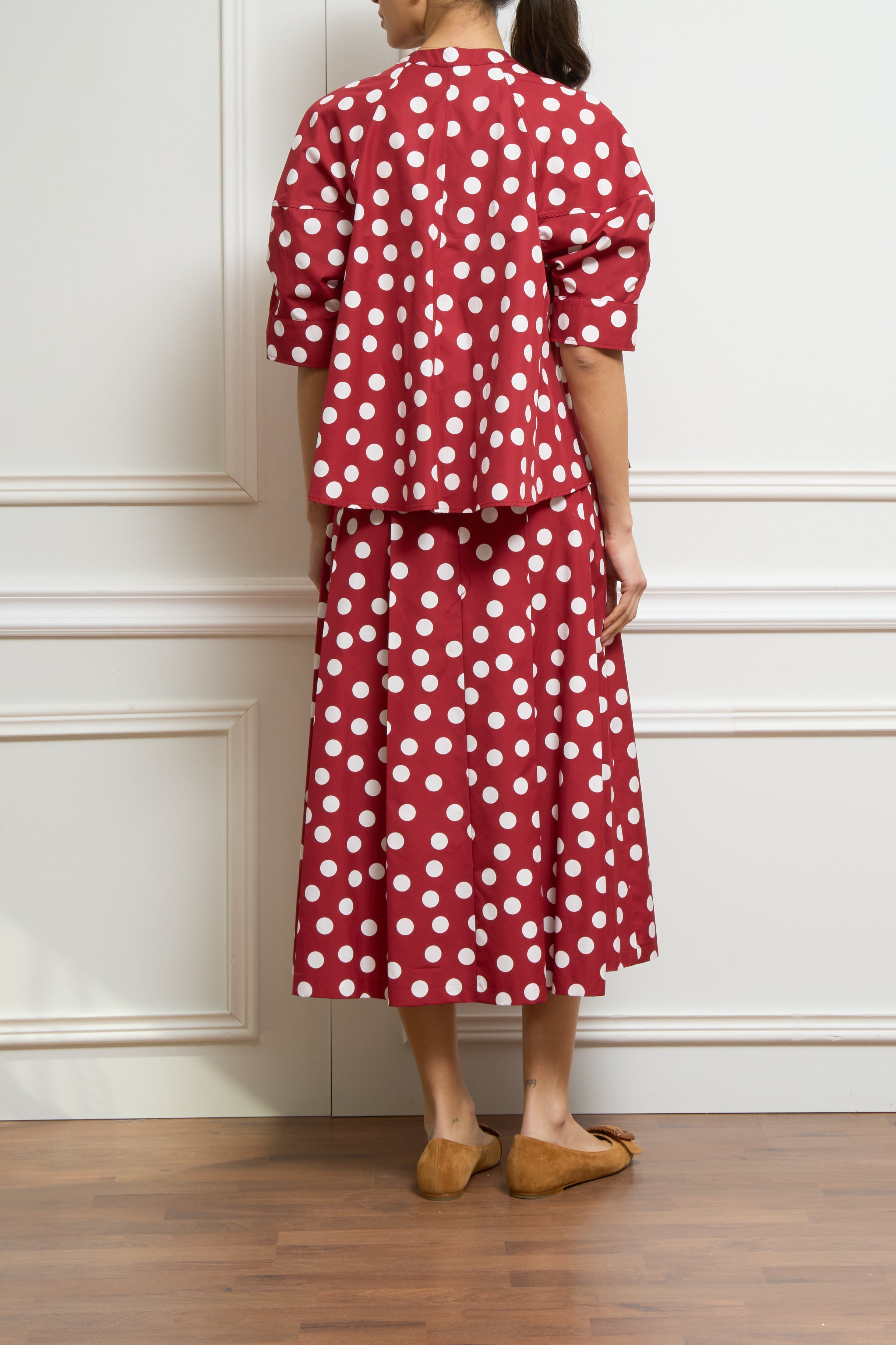 Zweiteiler mit Polka-Dots in rot