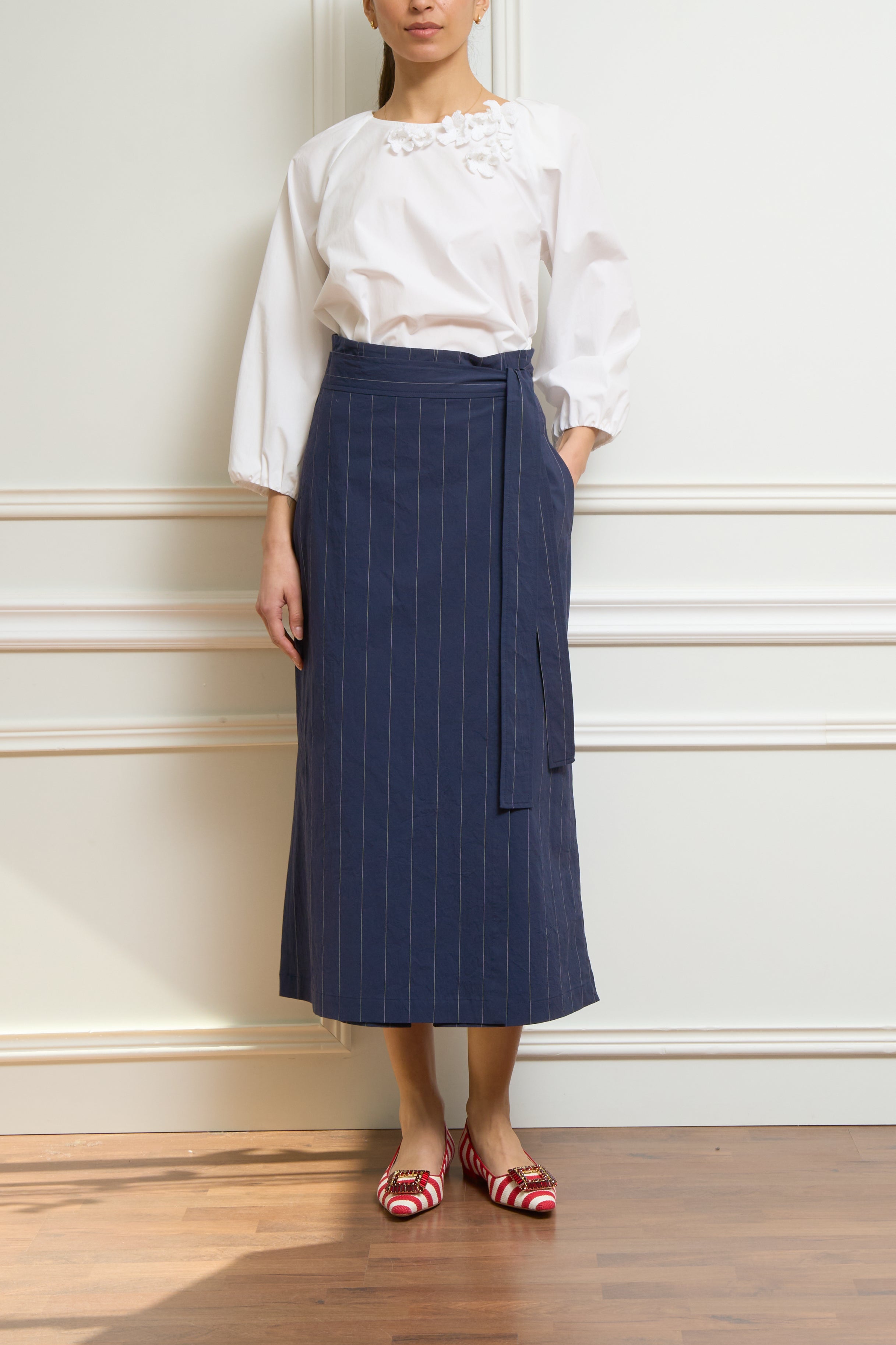 Midirock mit Nadelstreifen in blau