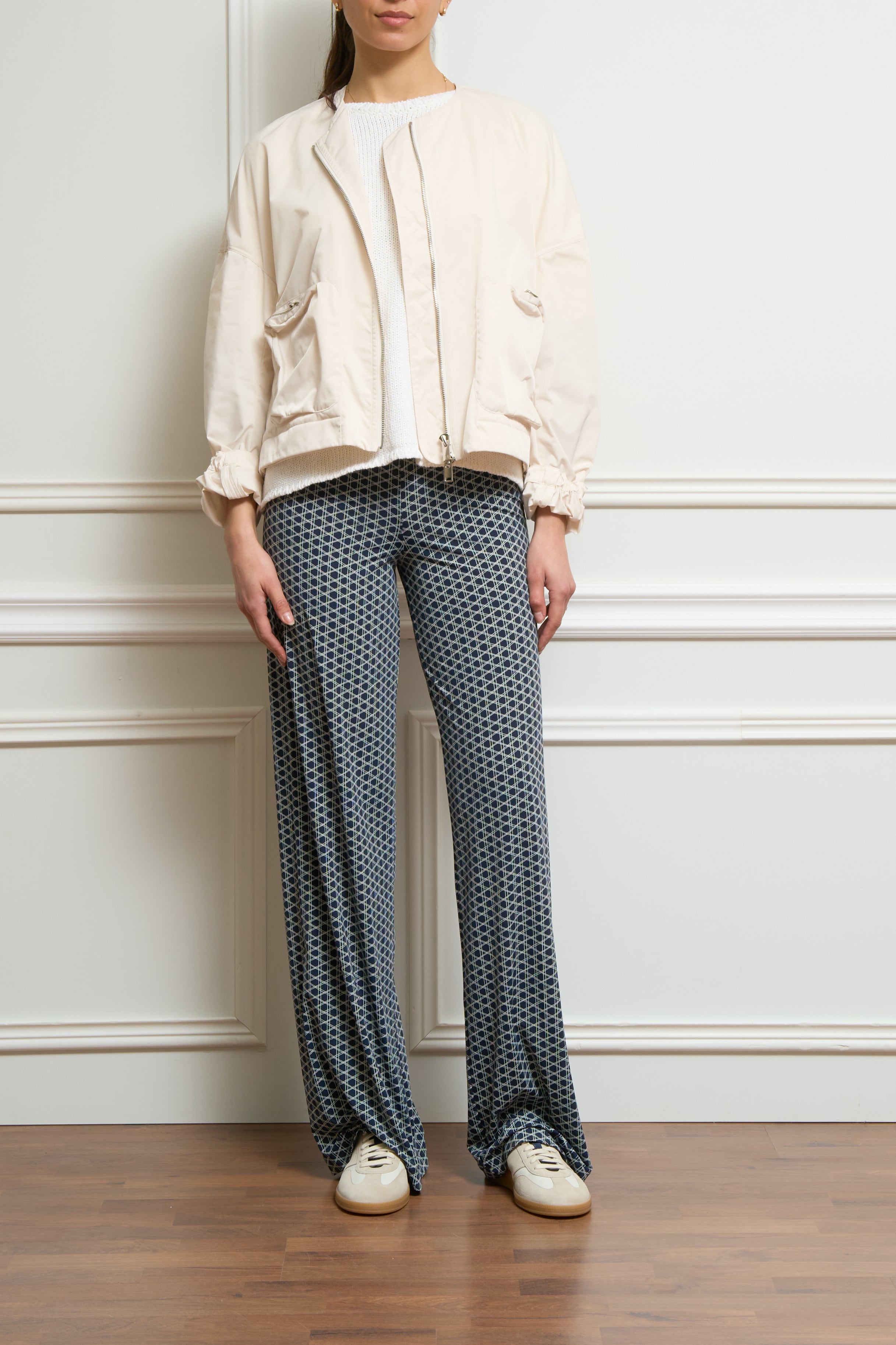 Weite Hose mit Print in blau/weiß