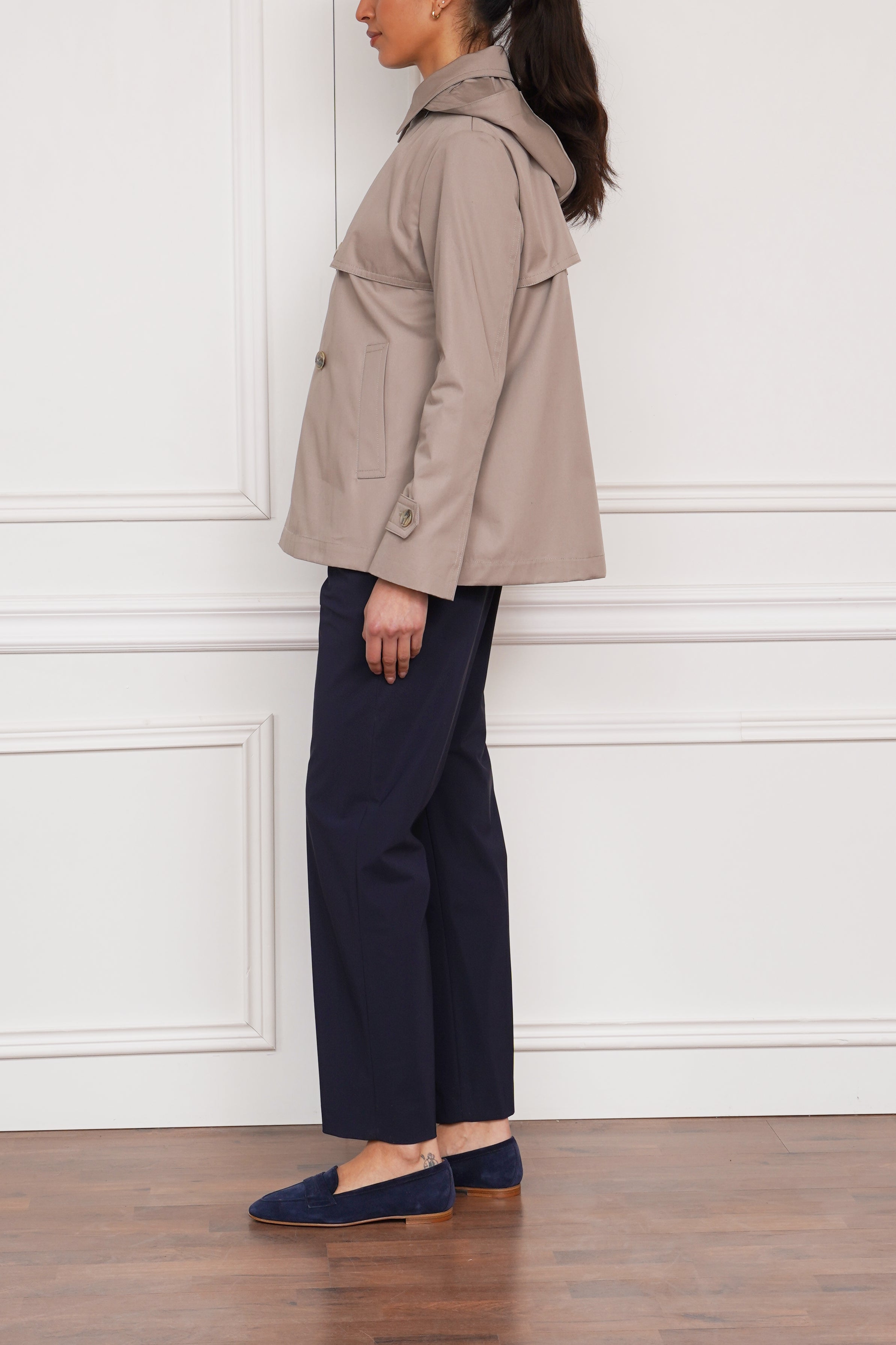 Kurzer Trenchcoat in beige