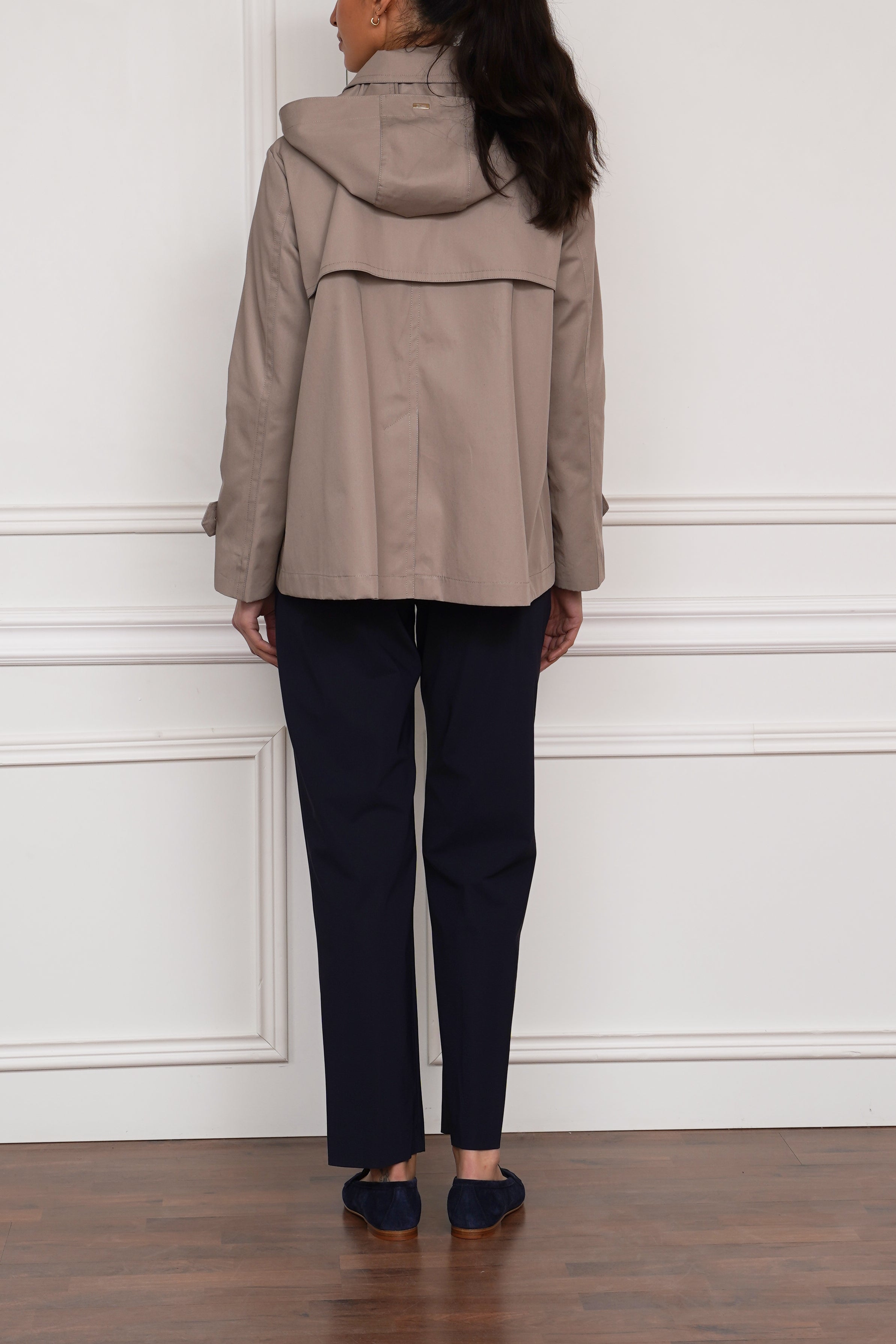 Kurzer Trenchcoat in beige