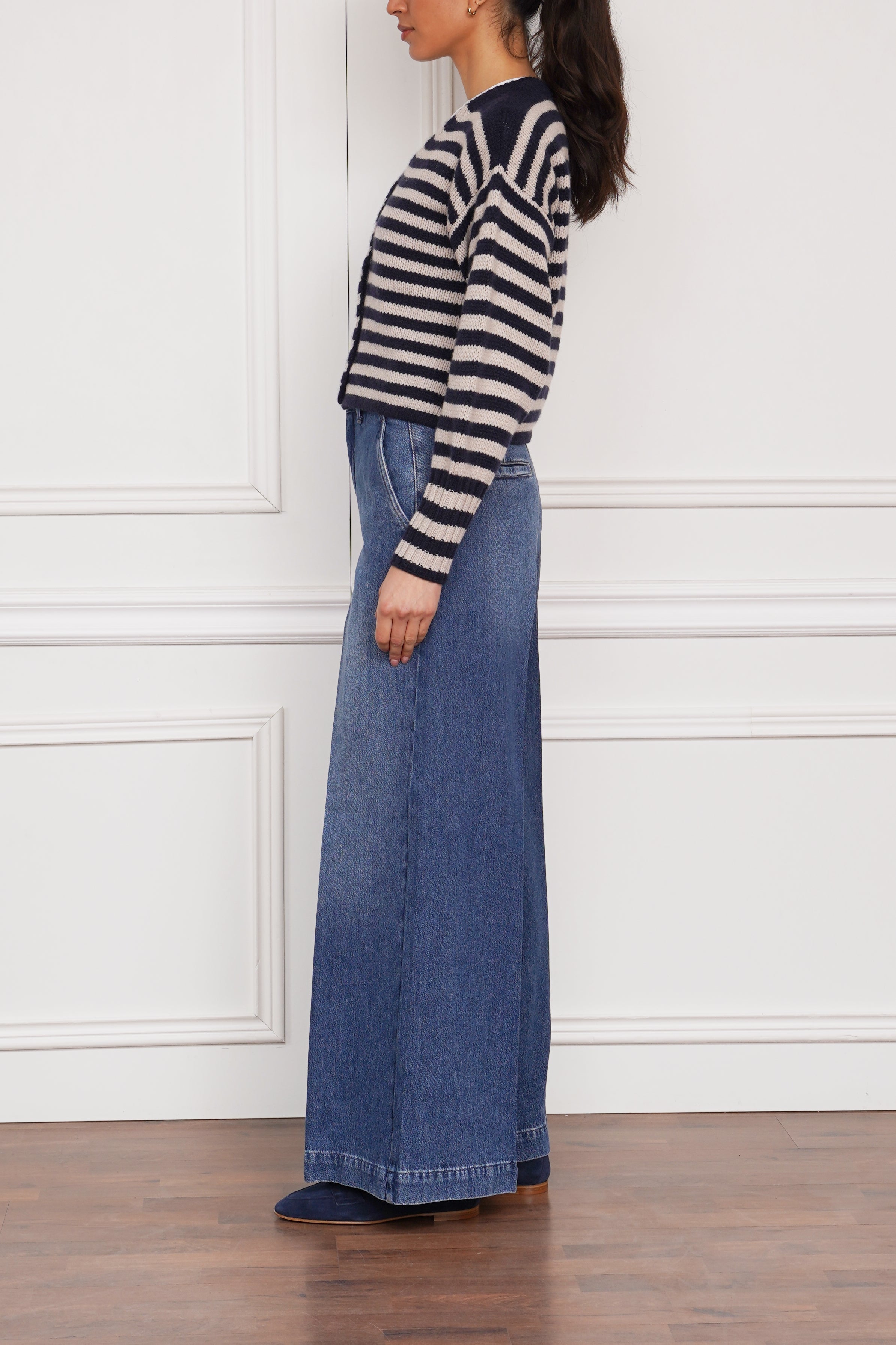 Gestreifte Strickjacke in marine/beige