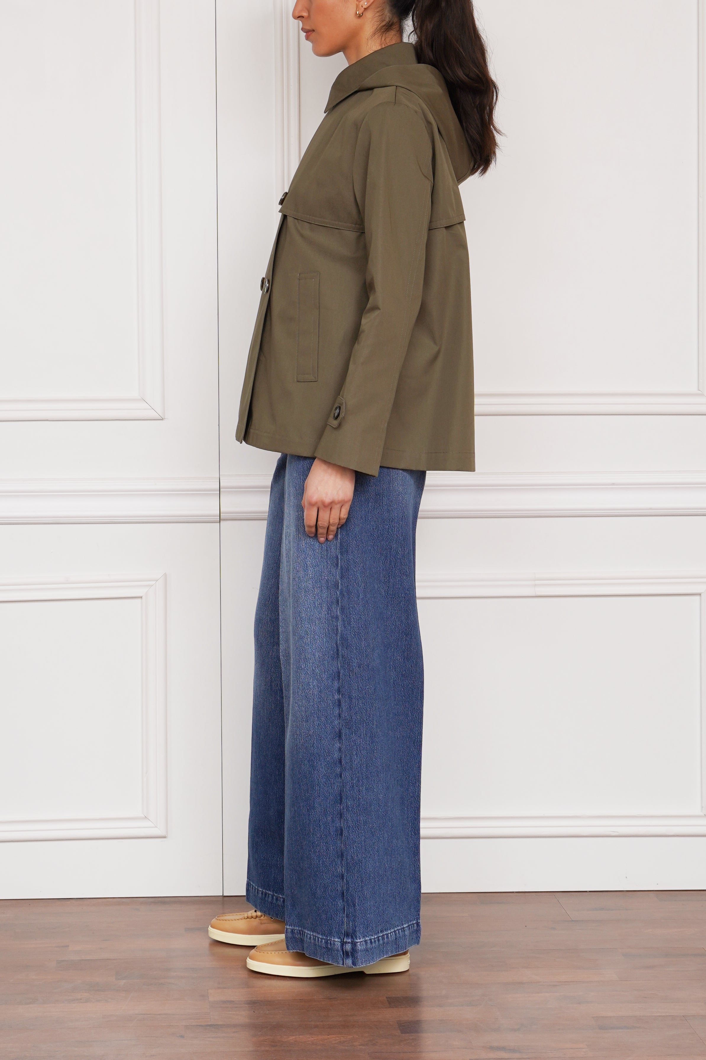 Kurzer Trenchcoat in grün