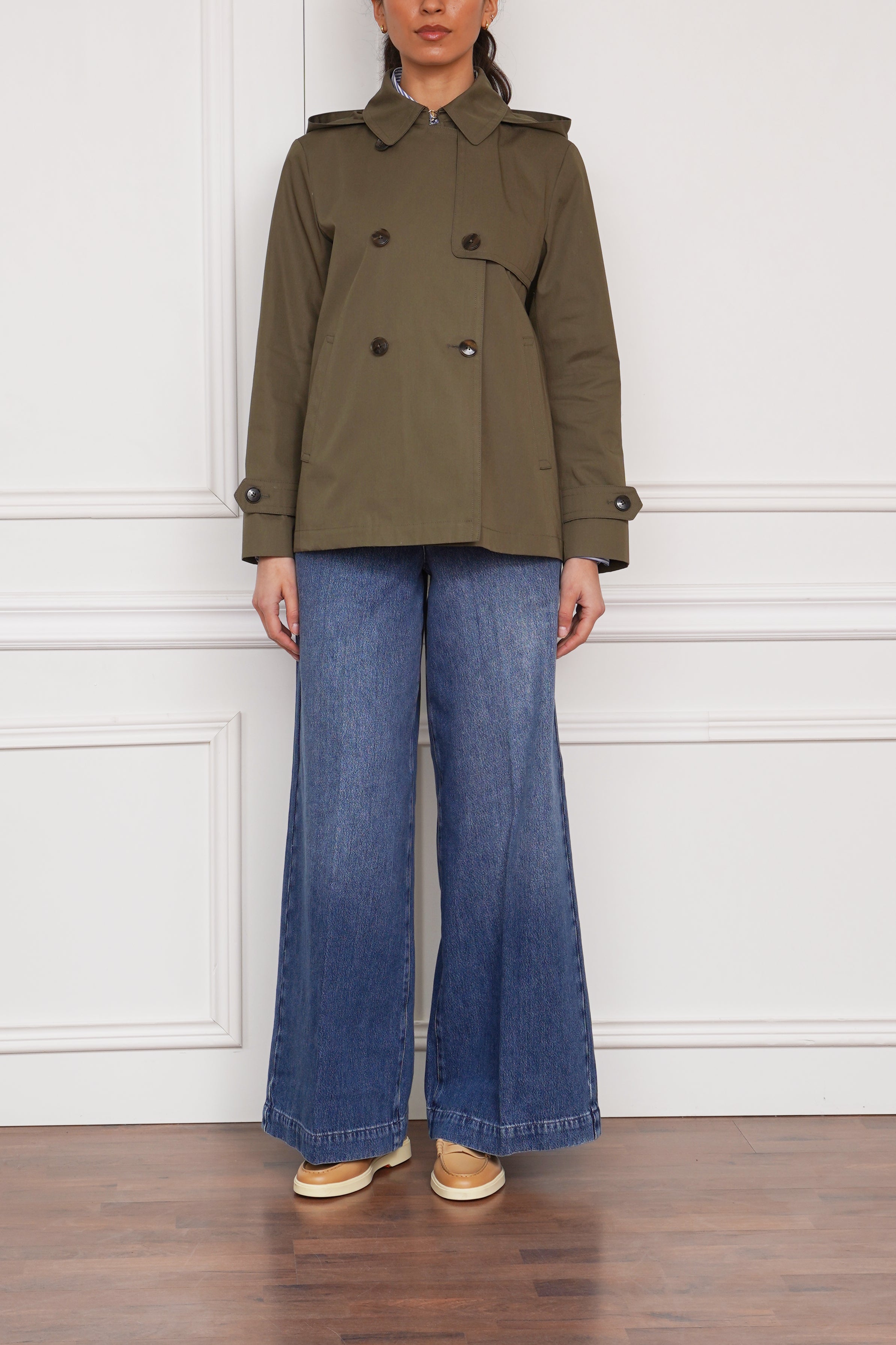 Kurzer Trenchcoat in grün