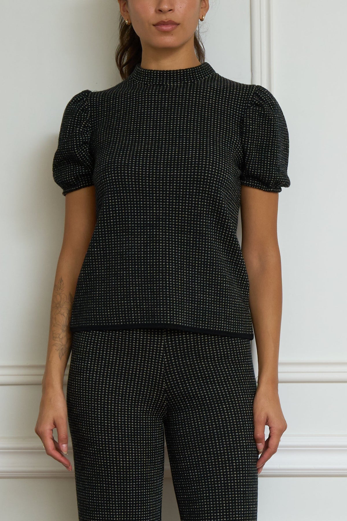 Patterned short-sleeve sweater in black