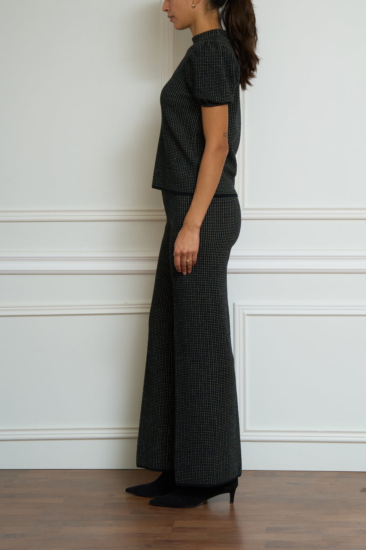 Patterned short-sleeve sweater in black