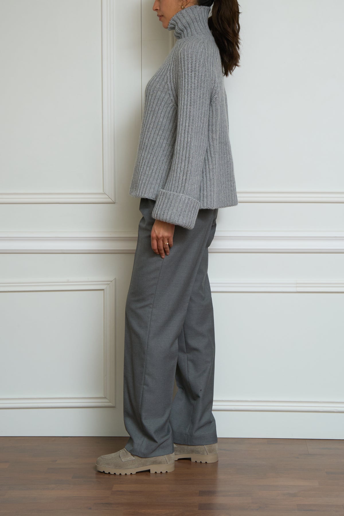Cashmere turtleneck sweater in gray