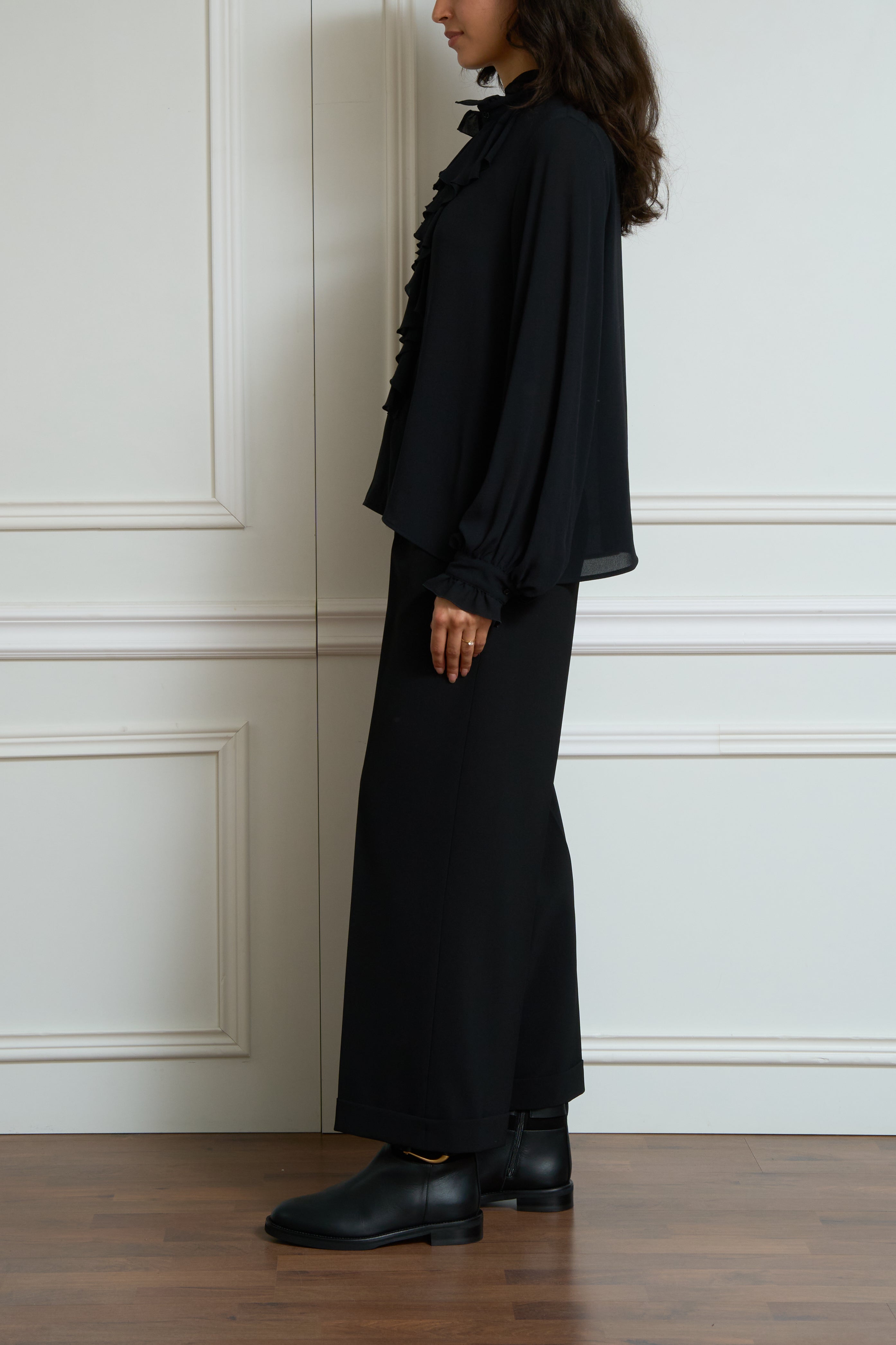 Bluse mit Rüschen-Details in schwarz