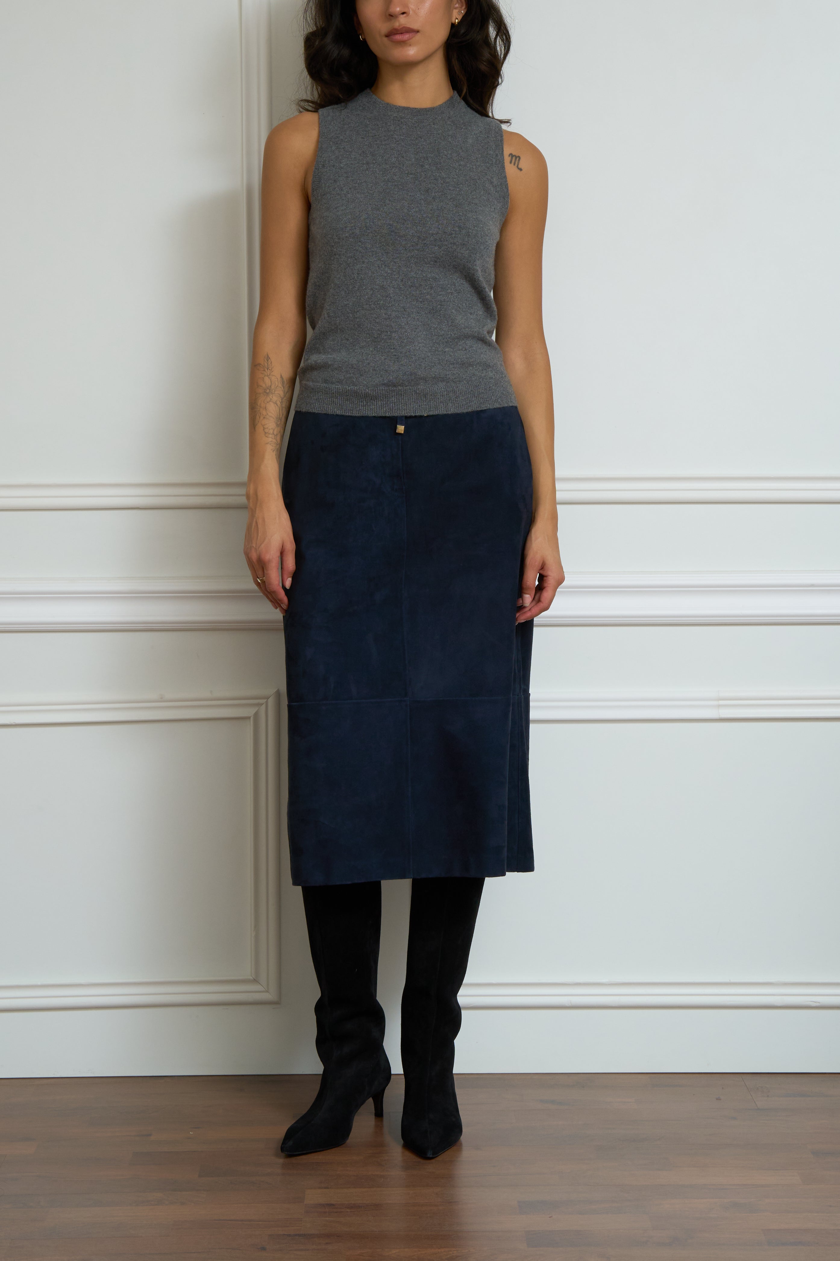 Sleeveless cashmere top in gray