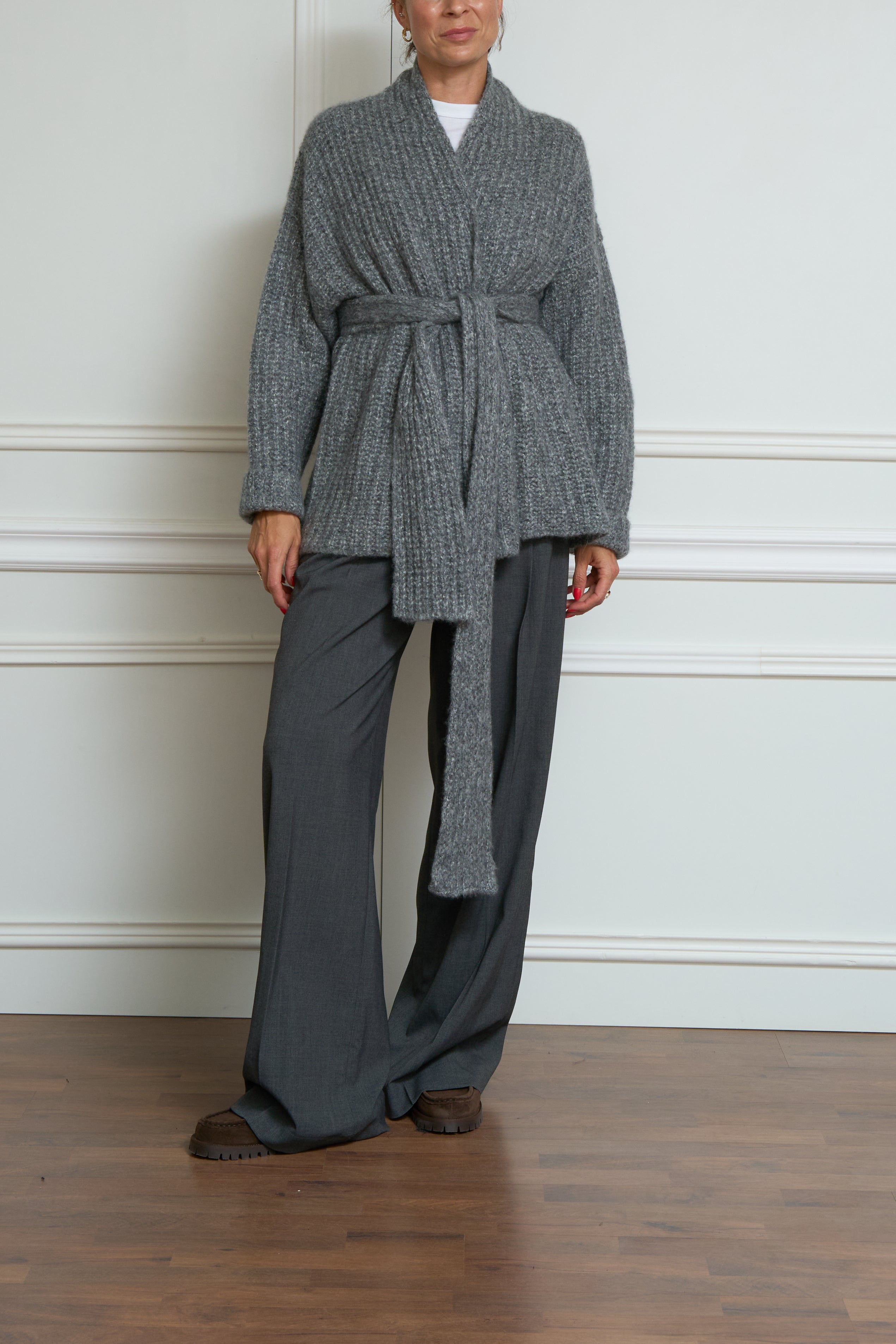 Wickelstrickjacke mit Bindegürtel in mittelgrau
