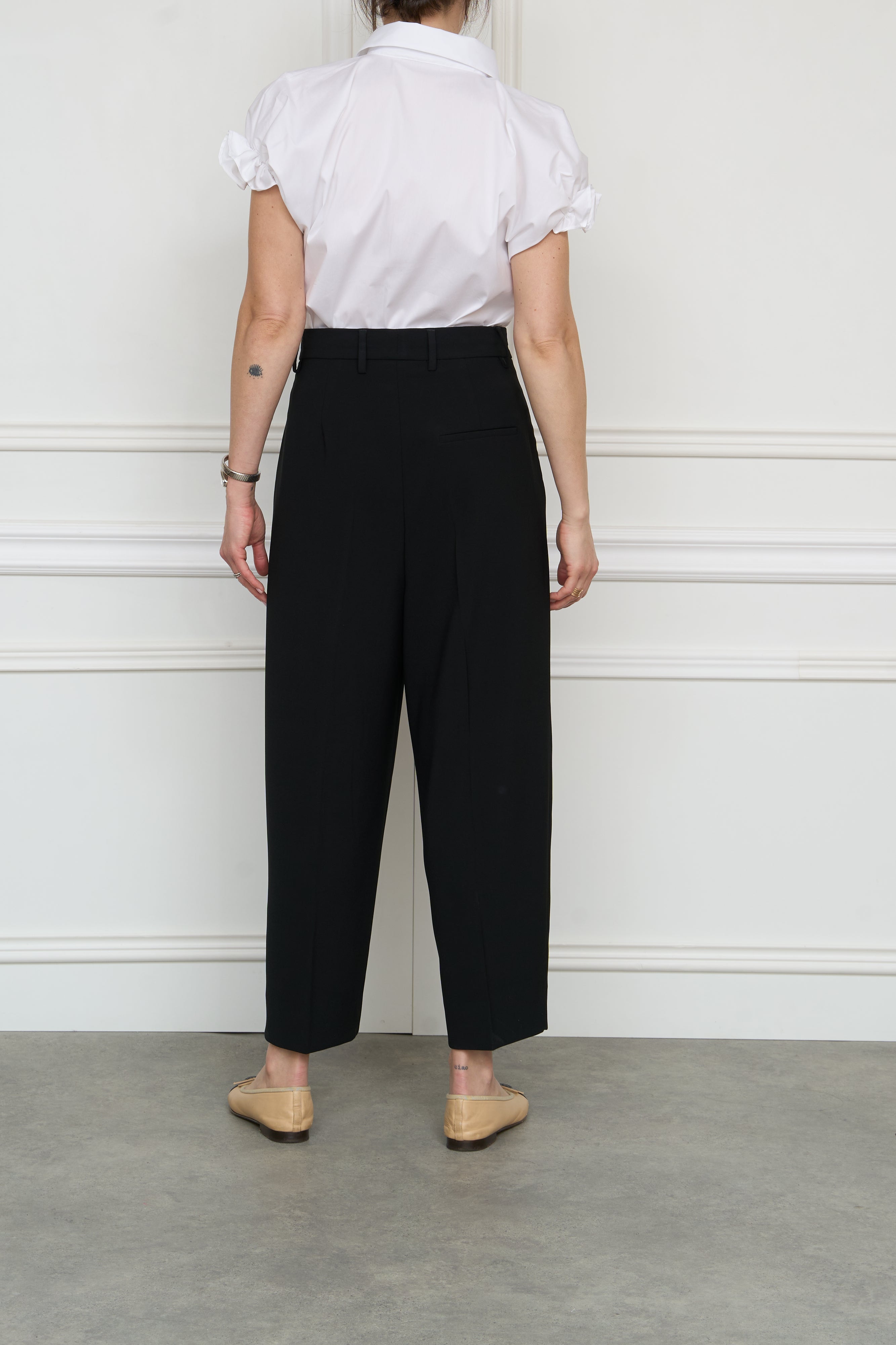 Cropped trousers 'NOA' in black