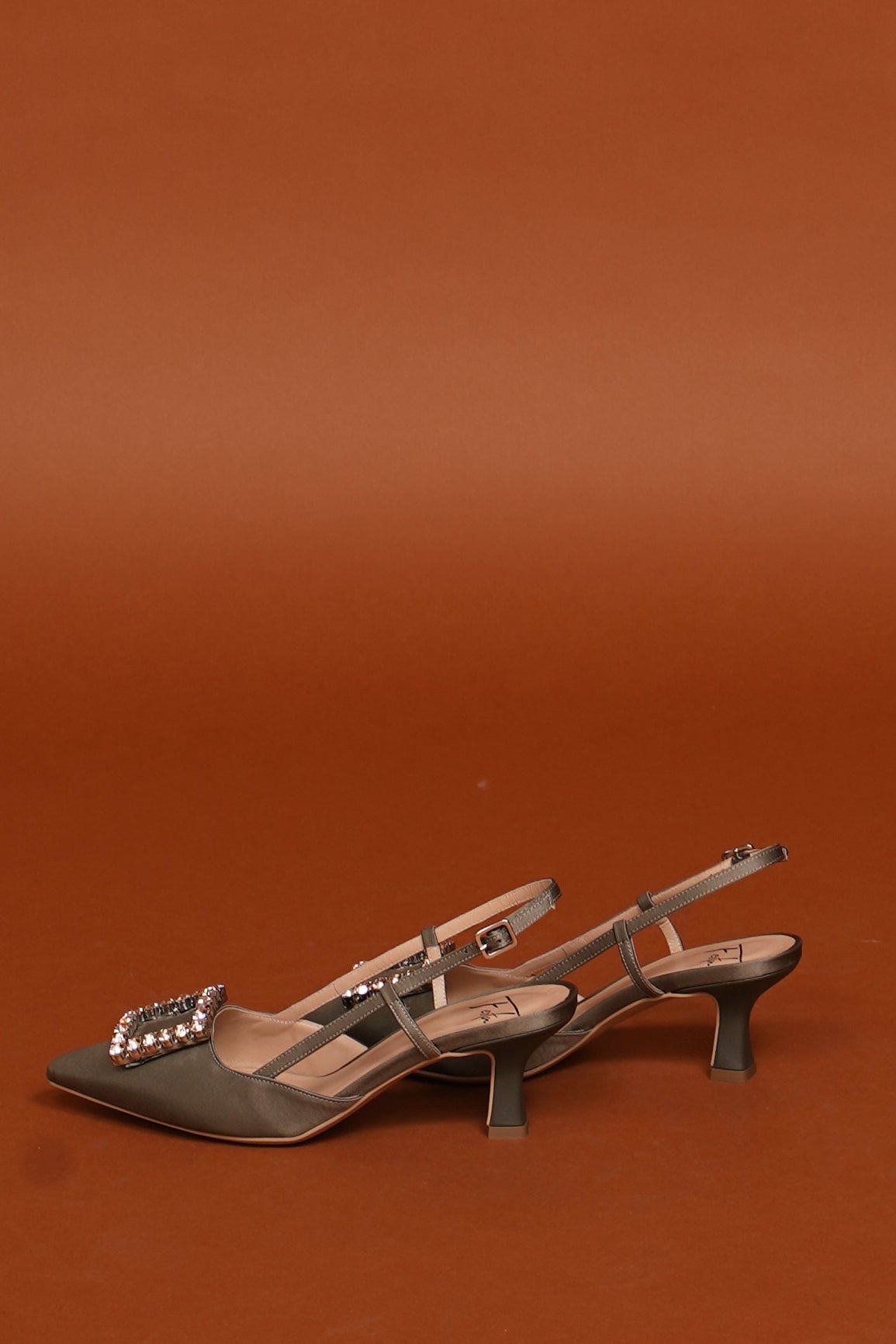 Slingbacks in taupe