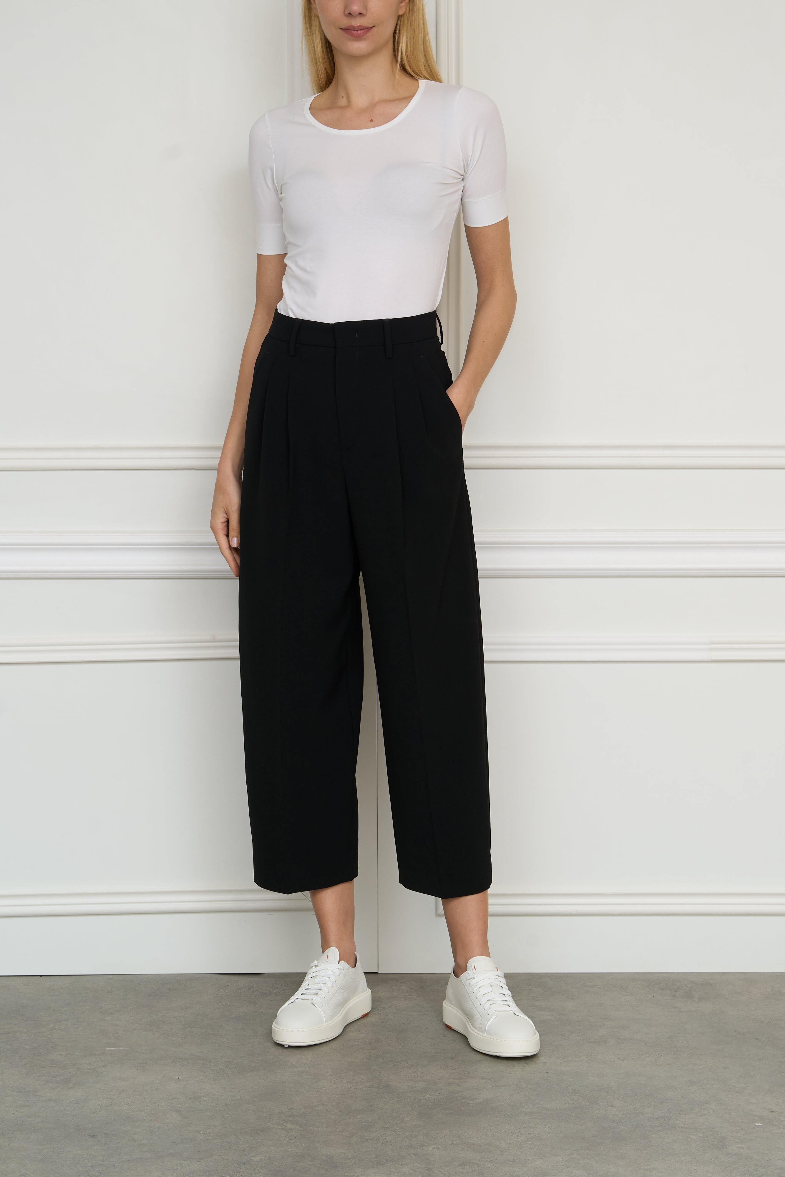 Cropped trousers 'NOA' in black