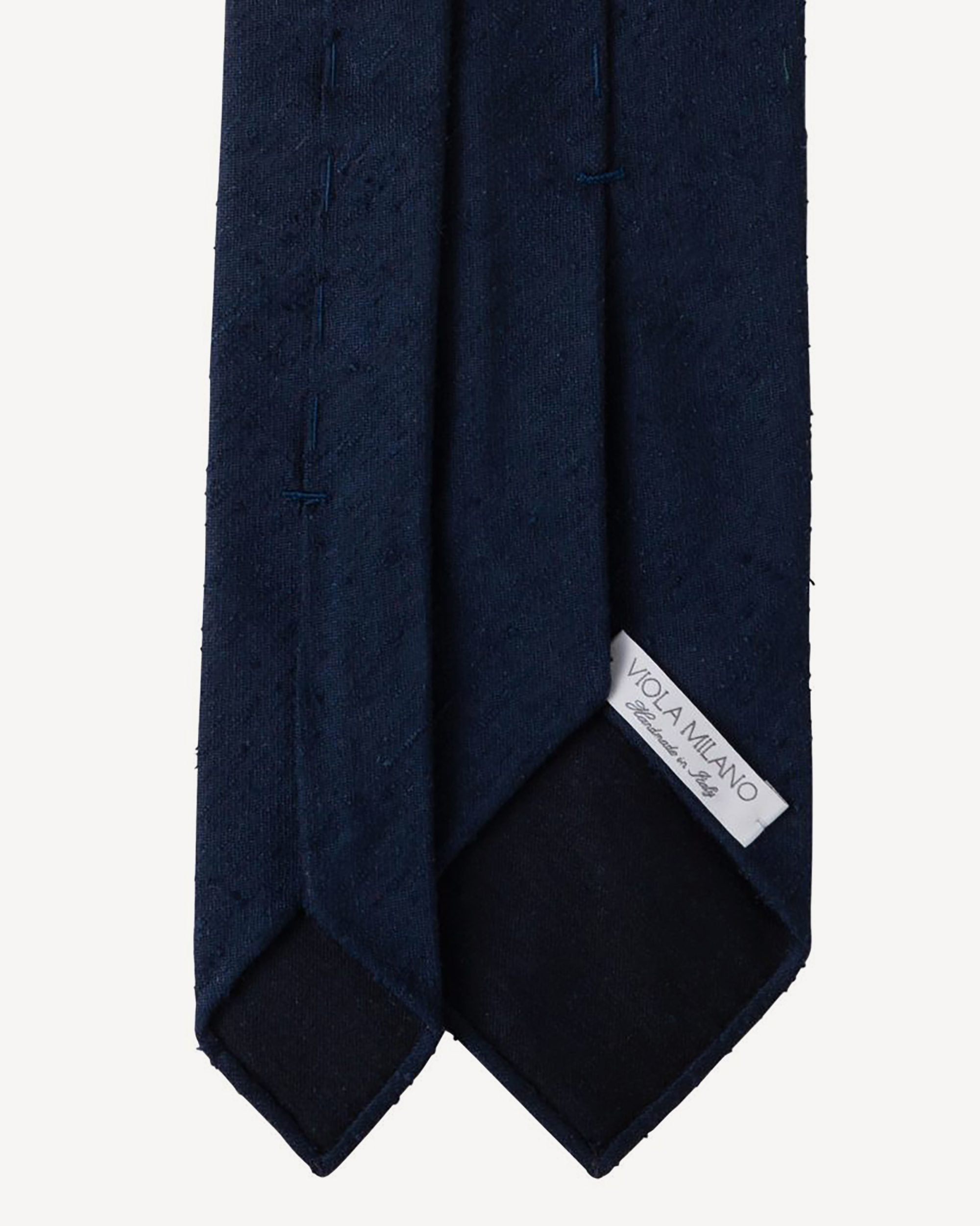 Tie in navy