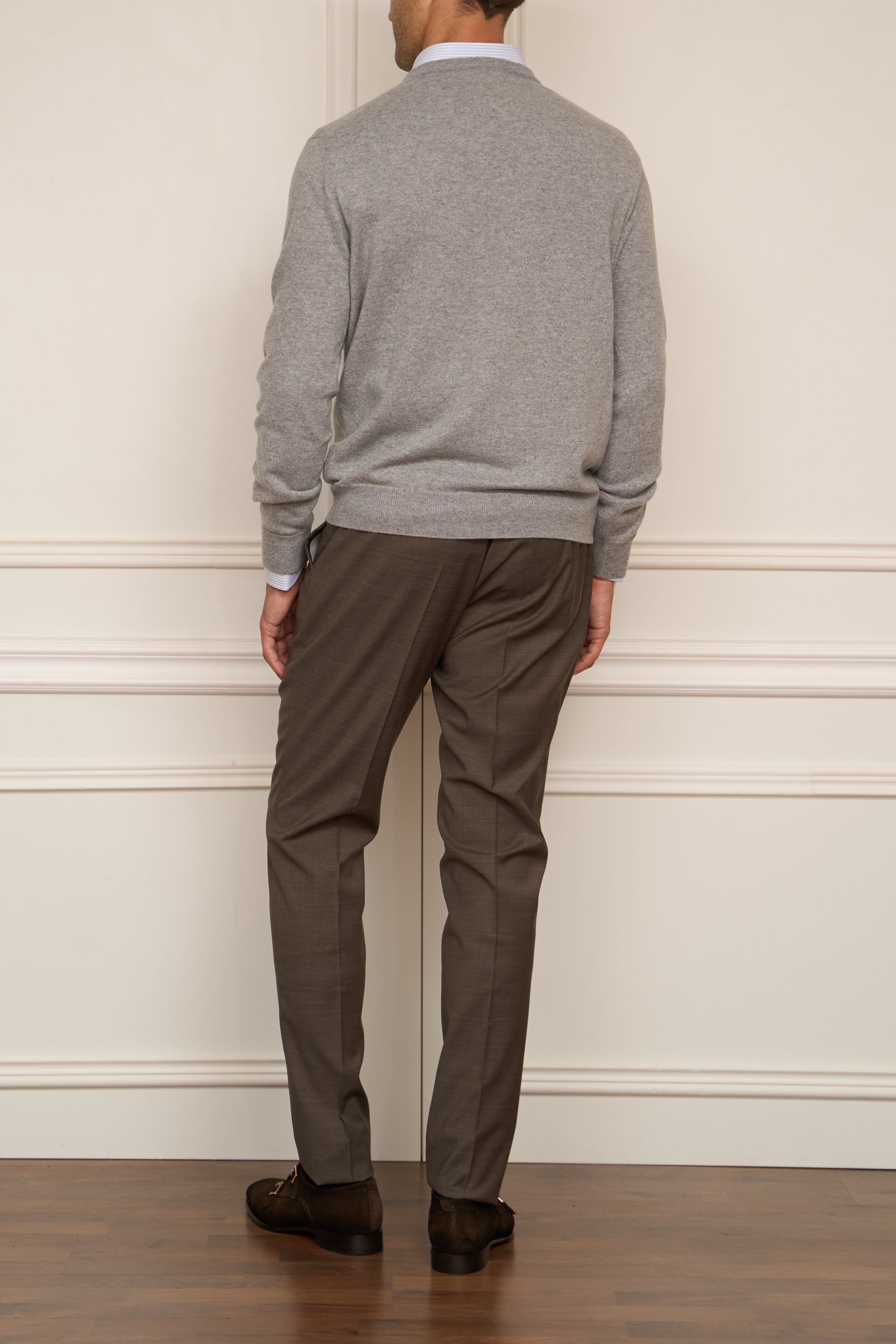 V-Pullover in grau