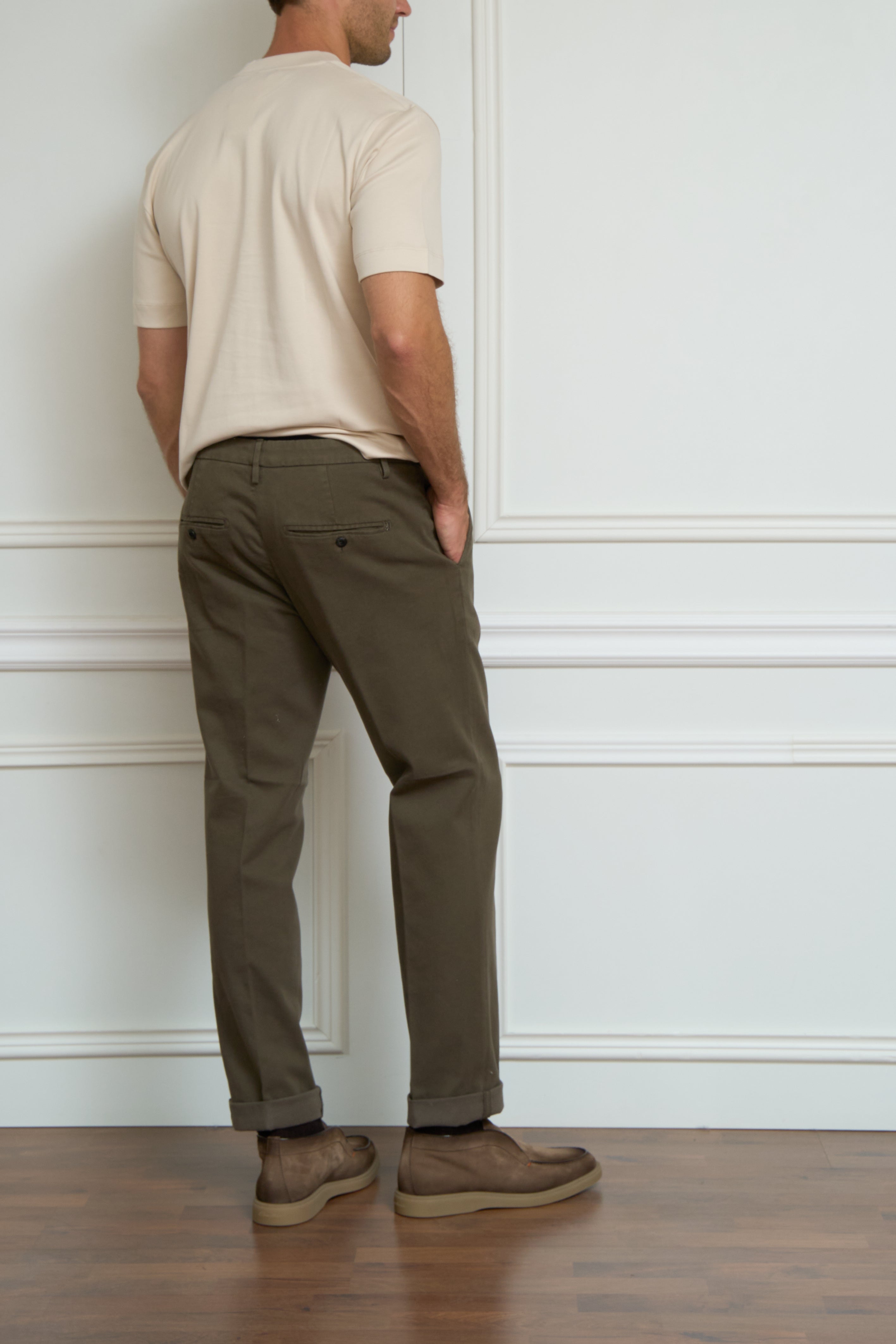 Hose in oliv
