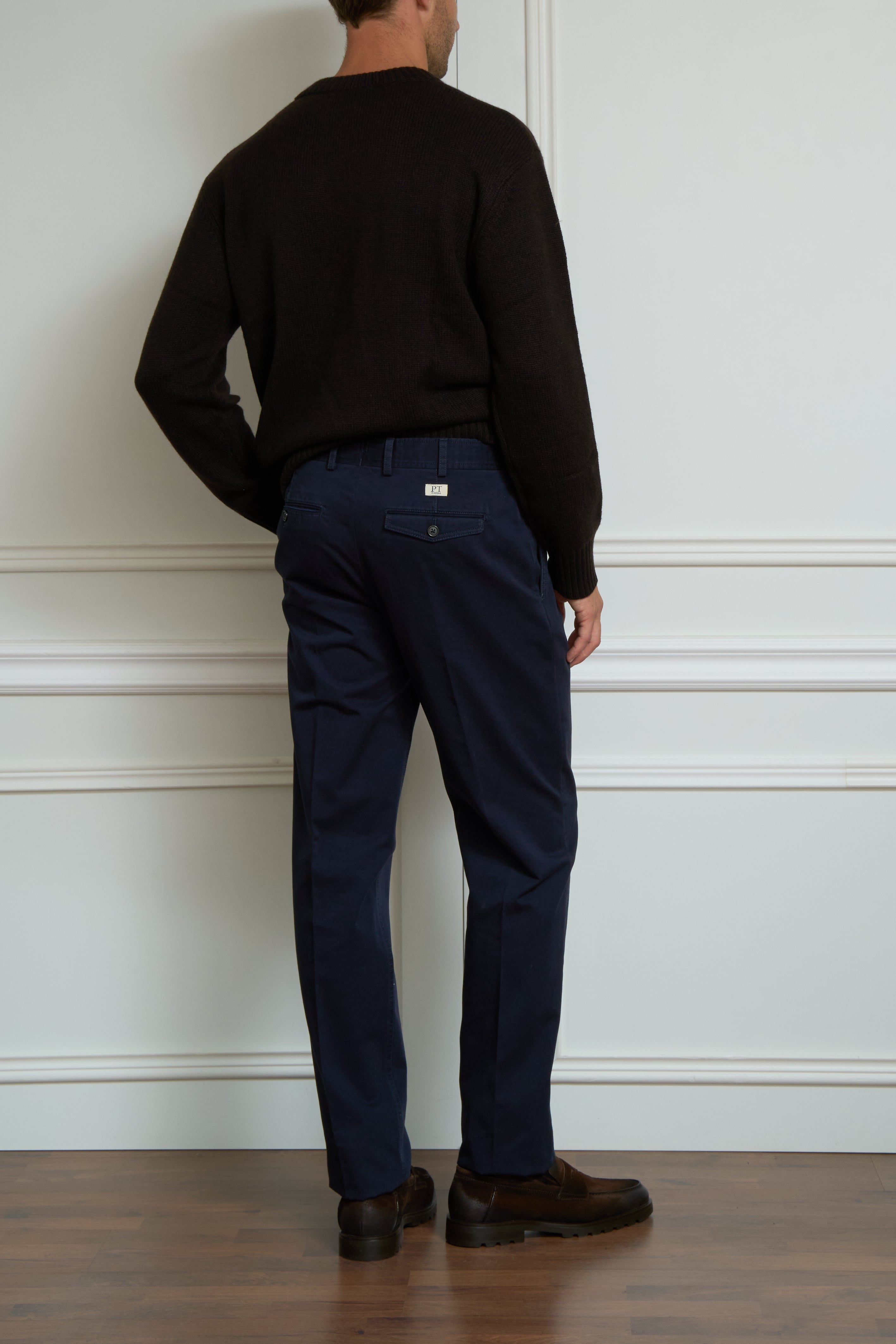Pleated trousers in navy