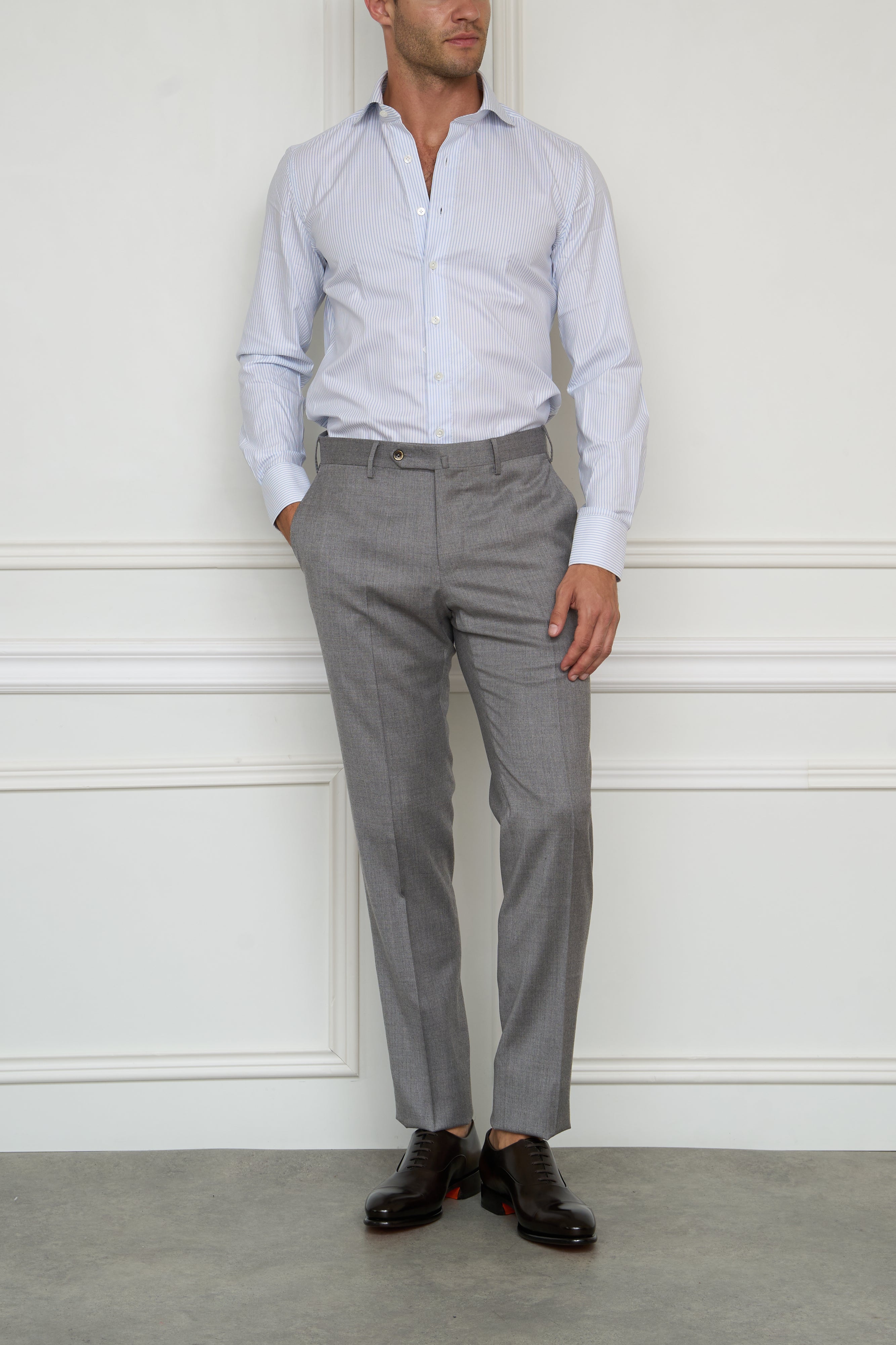 Pleated trousers in brown