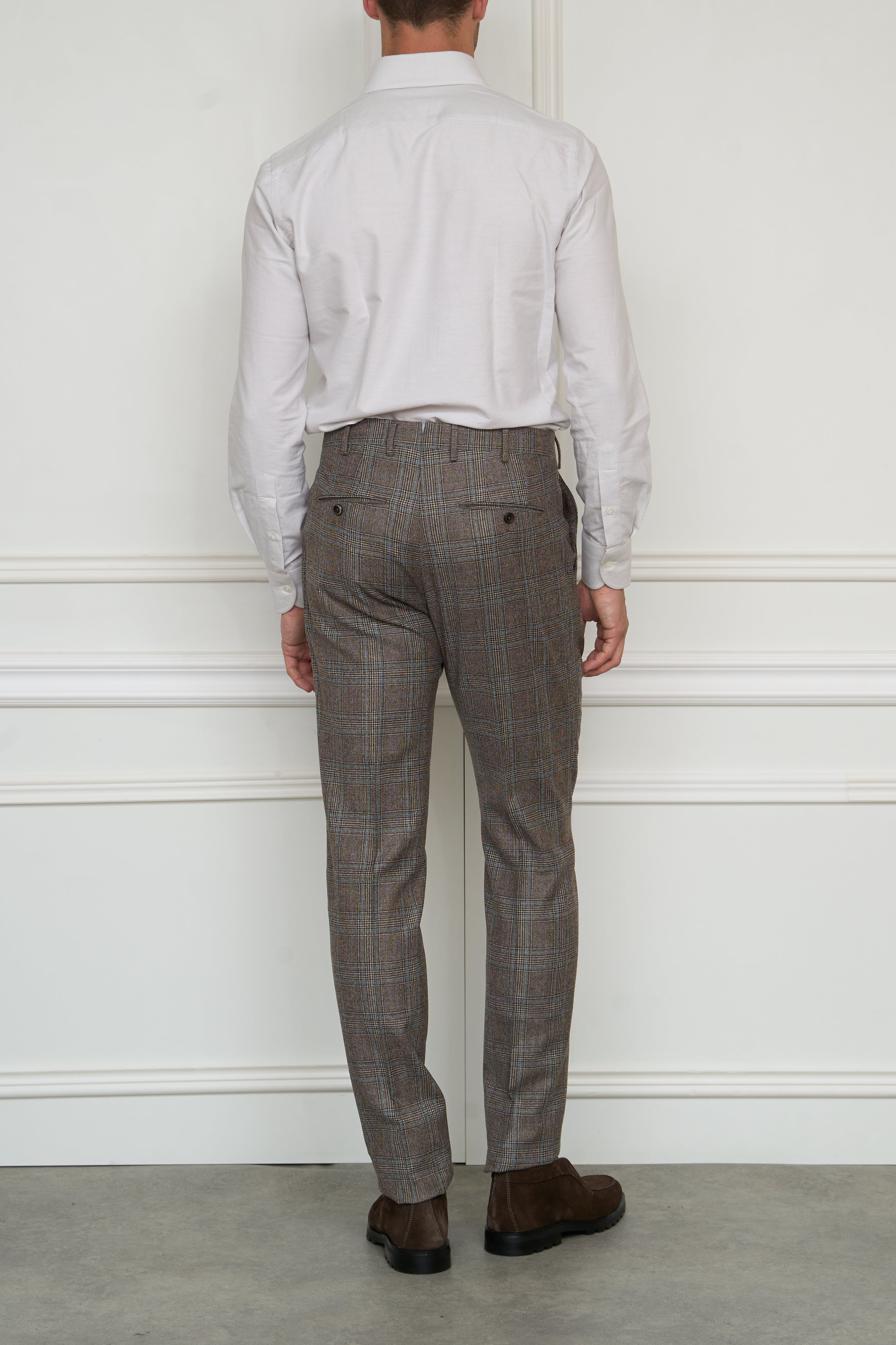 Pleated trousers in brown