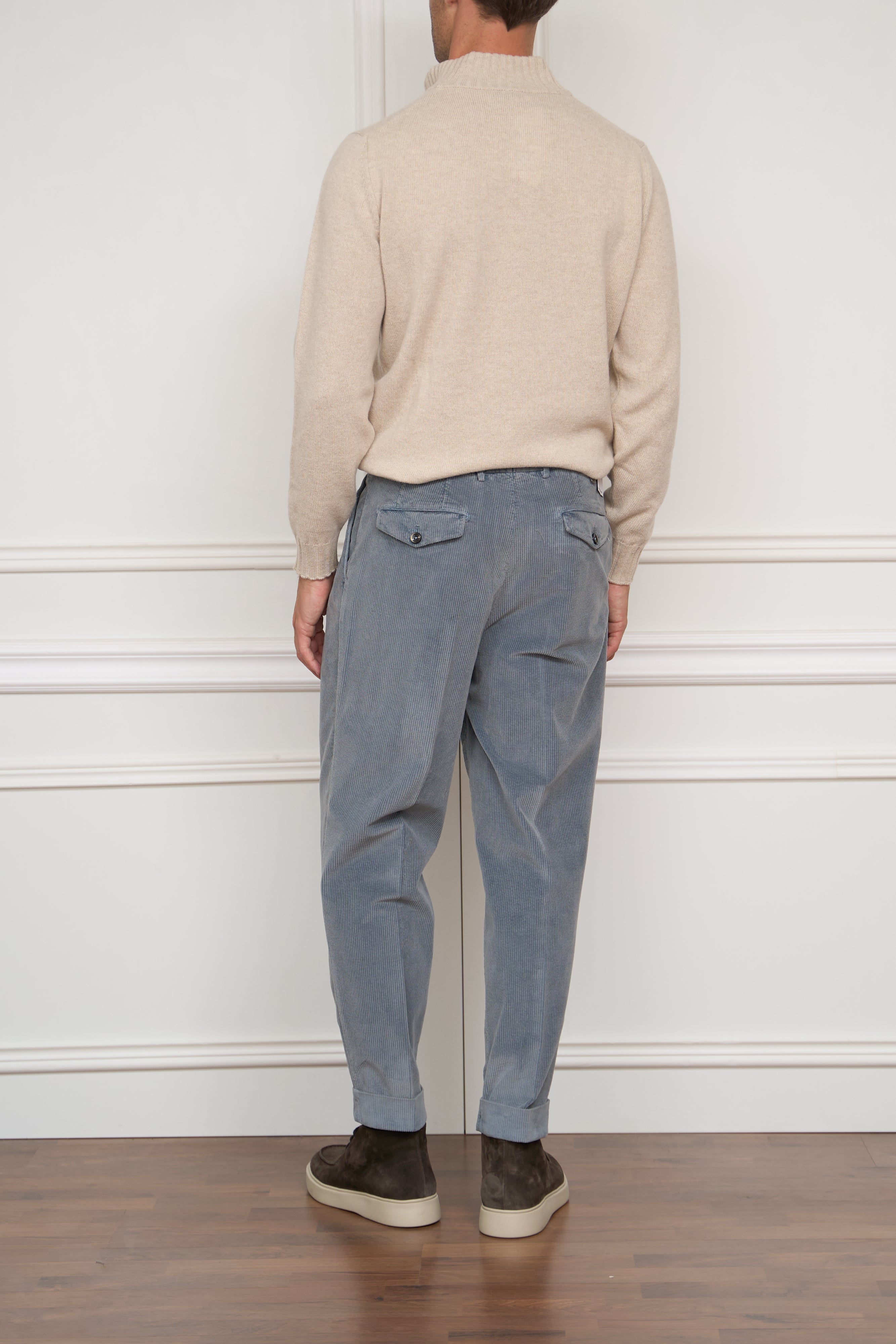 weite Cordhose in hellblau