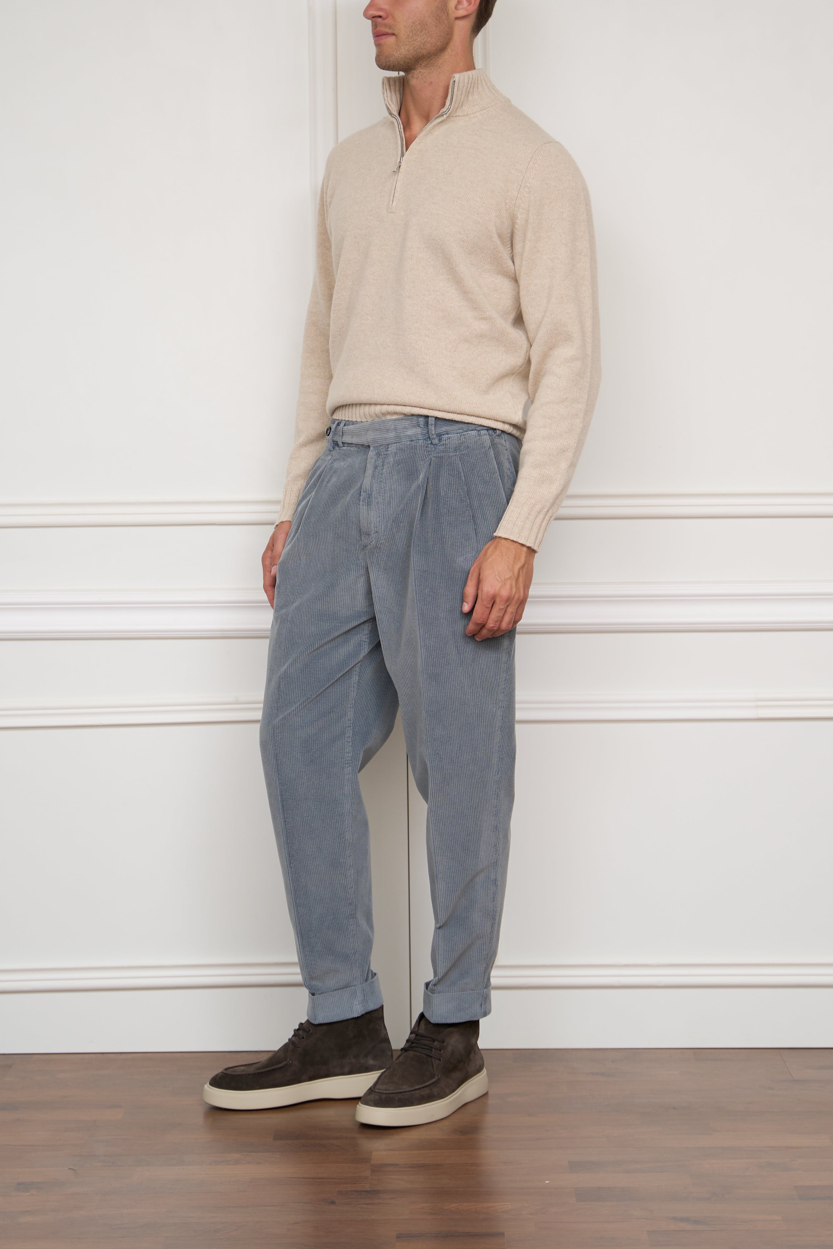 weite Cordhose in hellblau