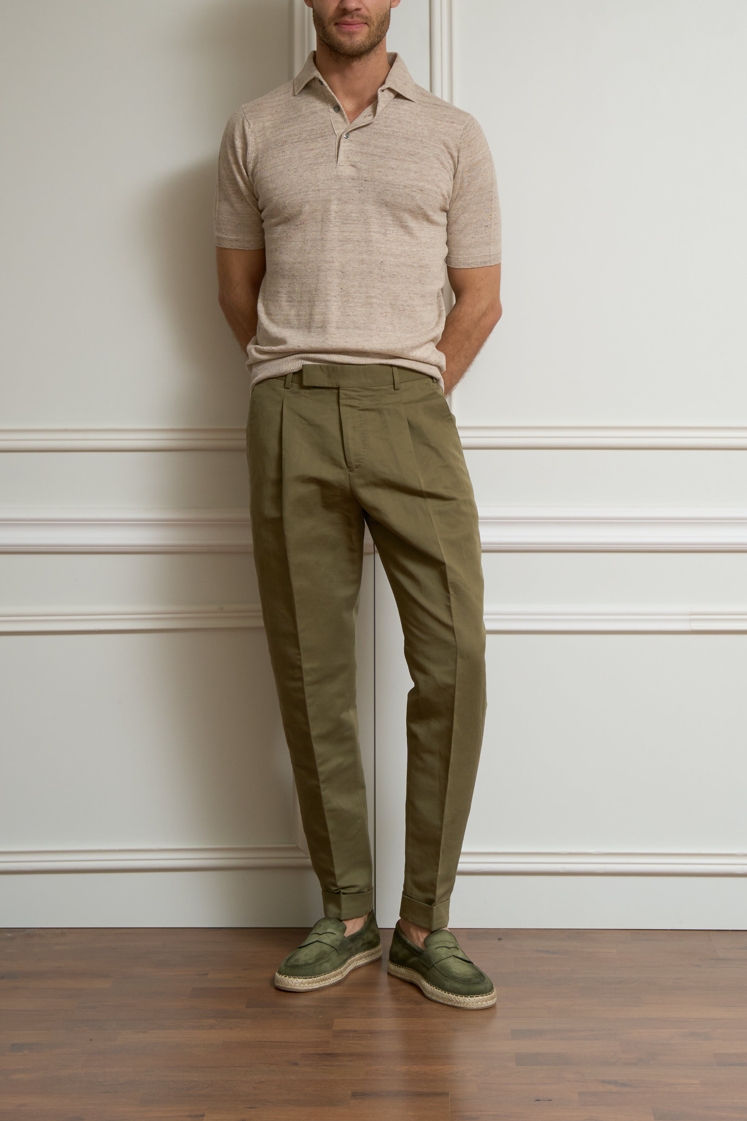 Bundfaltenhose in olive