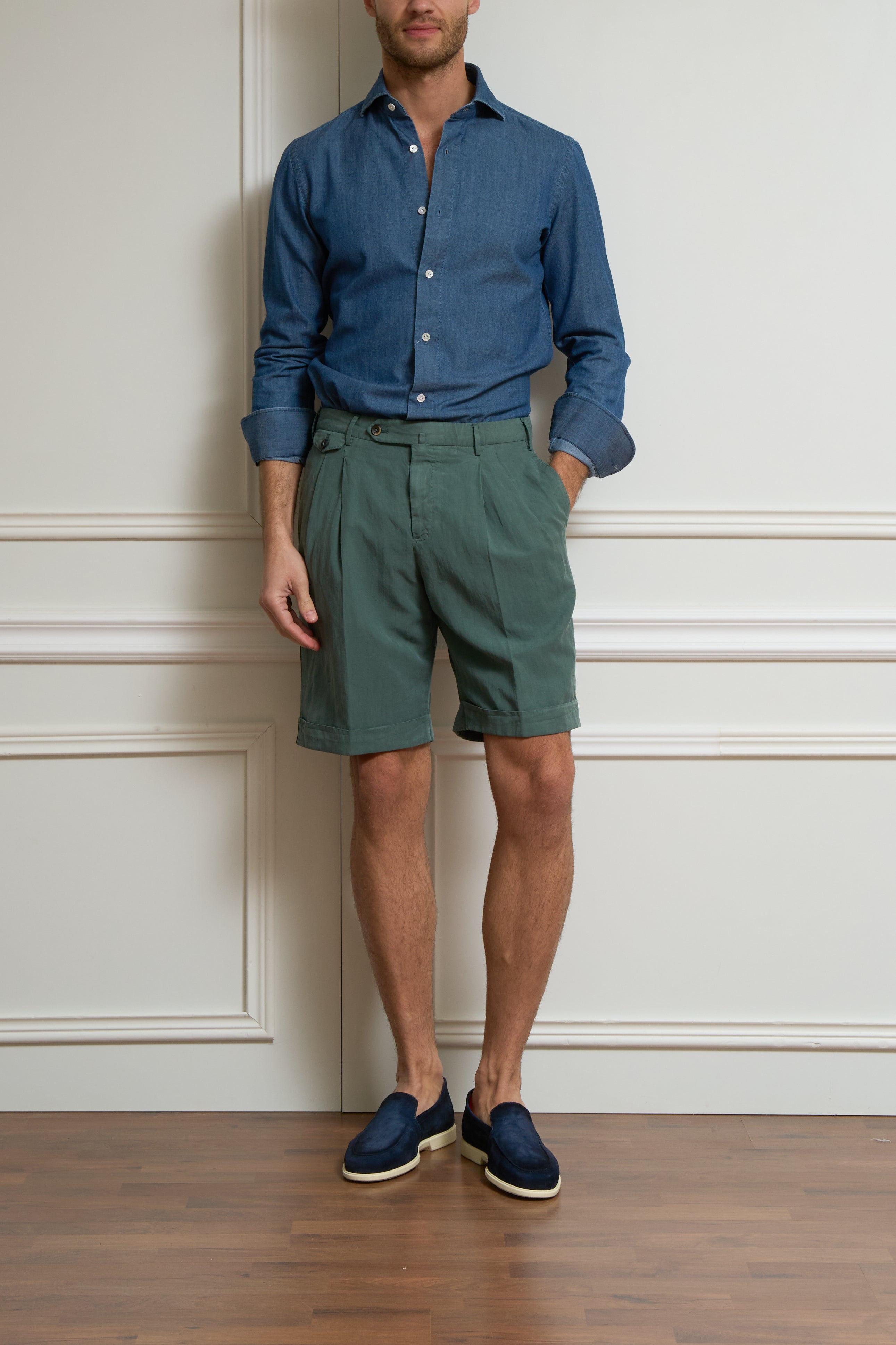 Bermuda mit Bundfalten in salbei