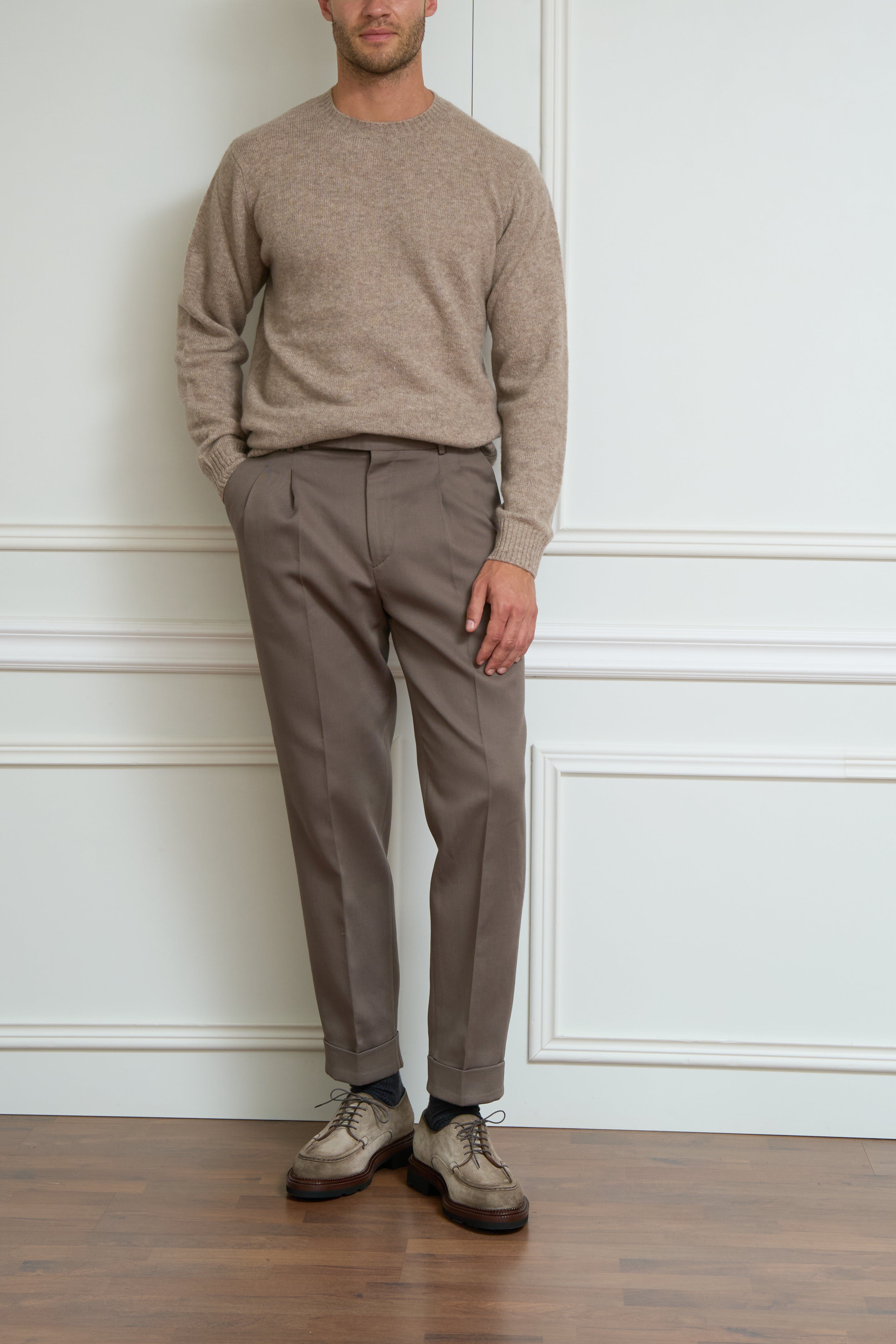 Pleated trousers in taupe